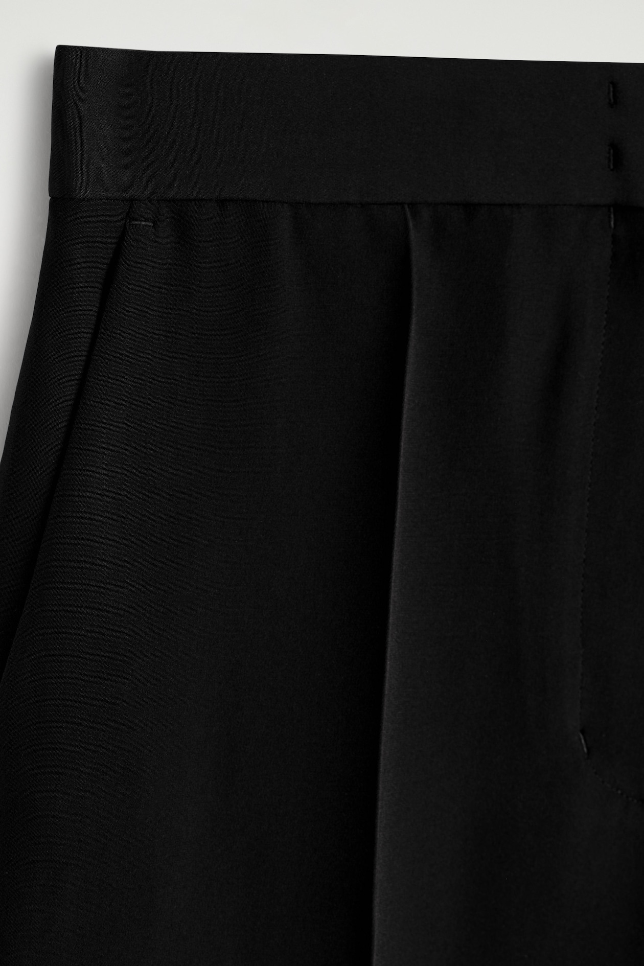 TAILORED SILK SHORTS — CARBON