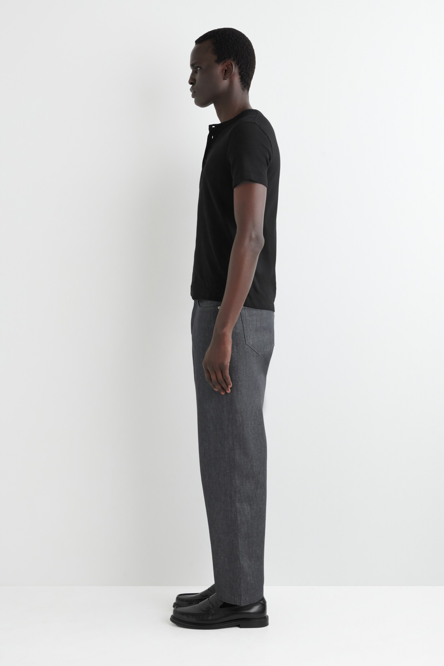 SCHMALES, GERIPPTES HENLEY-T-SHIRT - SCHWARZ/GRAU MELIERT/WEISS - 5