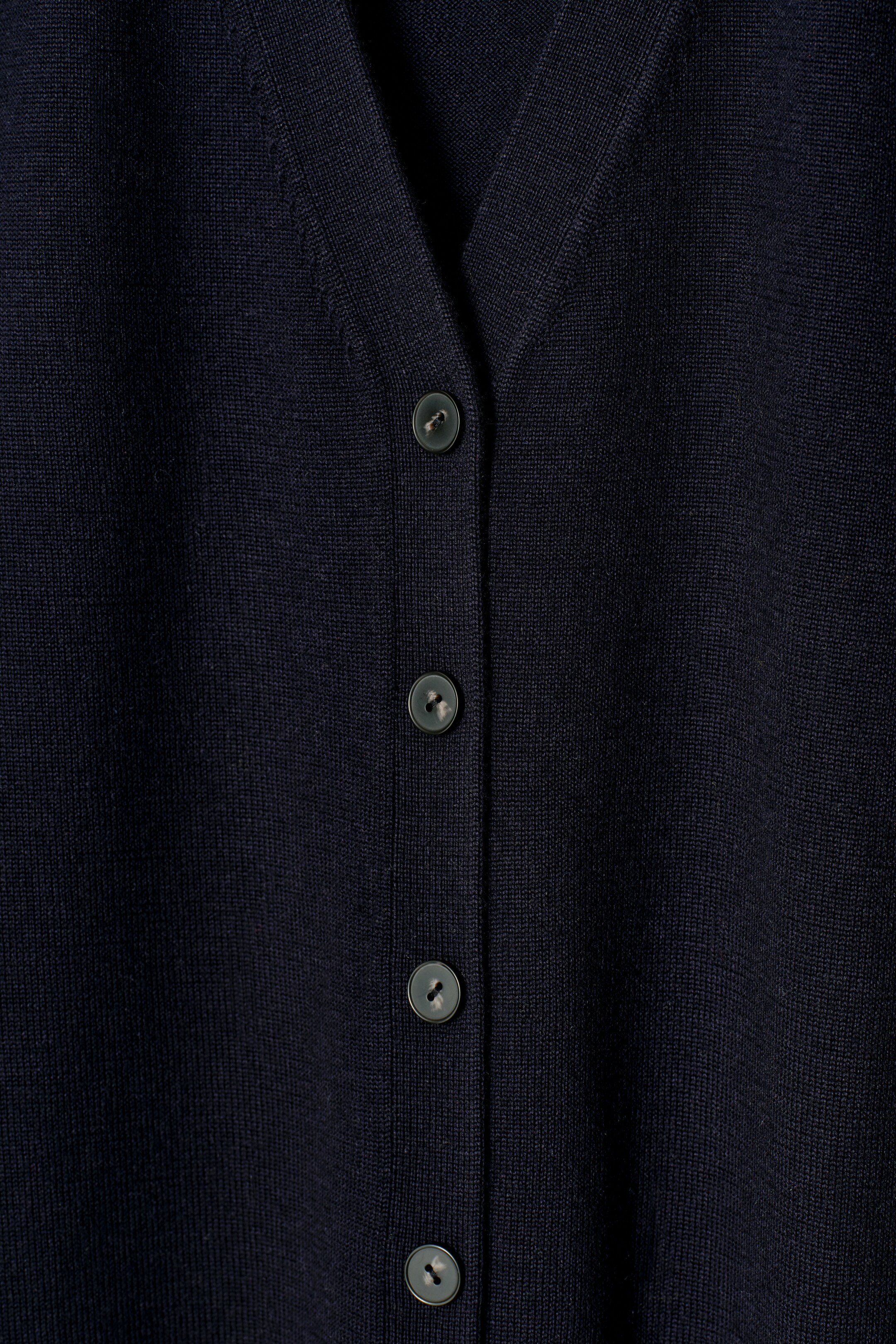 Größeres Bild ansehen: WESTE AUS MERINOWOLLE MIT V-AUSSCHNITT - NAVYBLAU - Ladies | H&M DE 7