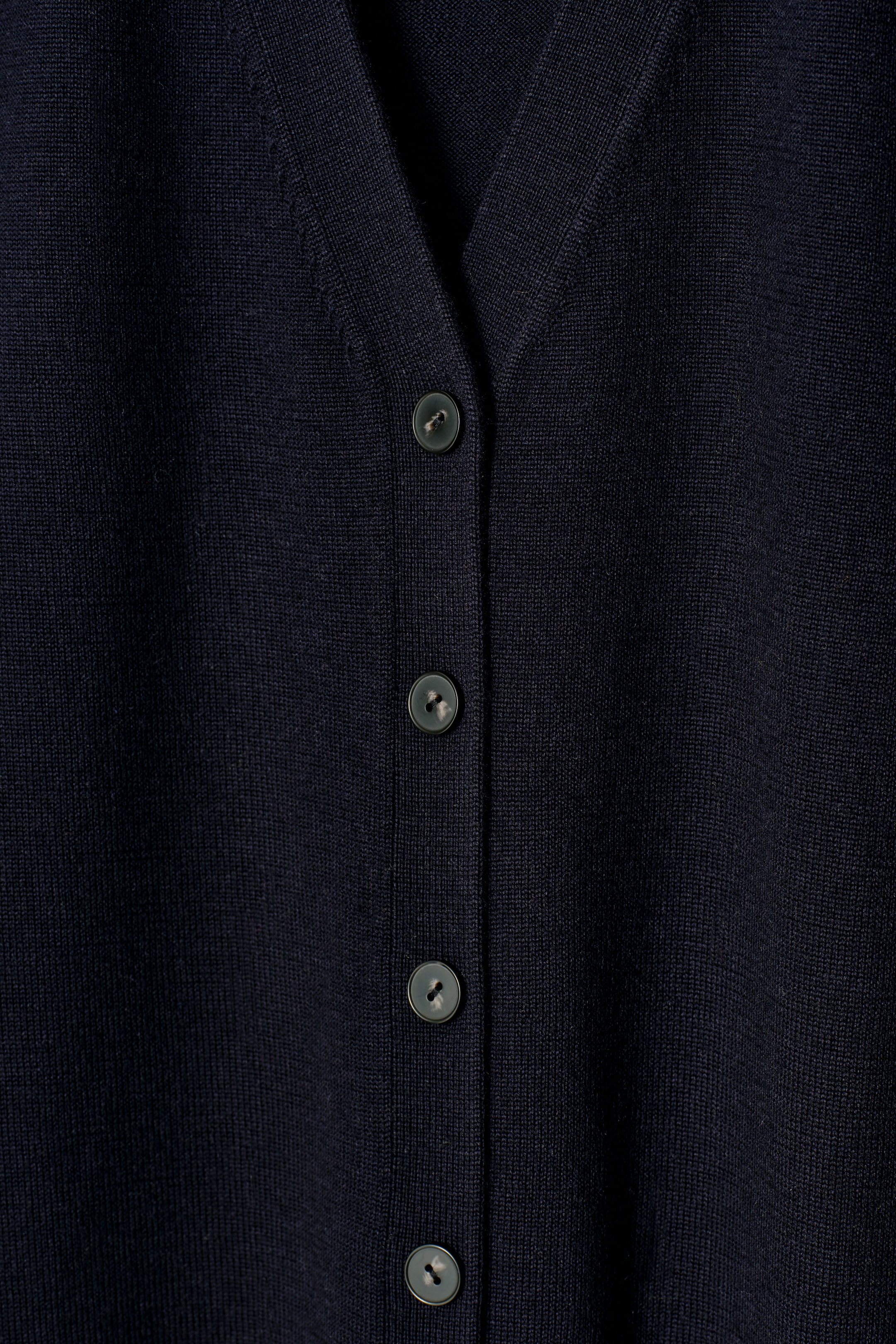 Größeres Bild ansehen: WESTE AUS MERINOWOLLE MIT V-AUSSCHNITT - NAVYBLAU - Ladies | H&M DE 7