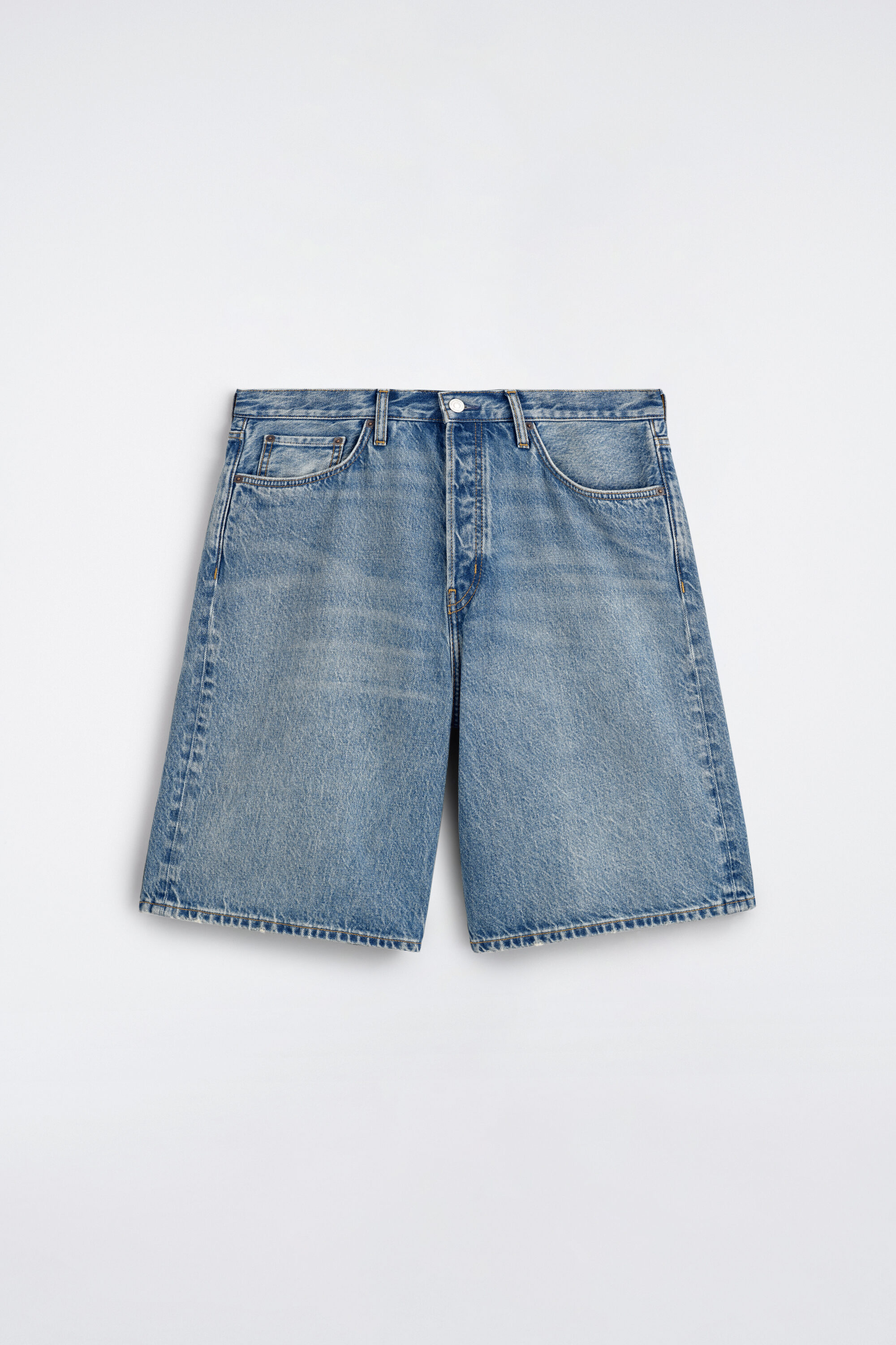 COS デニムショートパンツ ライトブルー RIDER RELAXED-FIT DENIM SHORTS - BLUE | COS US
