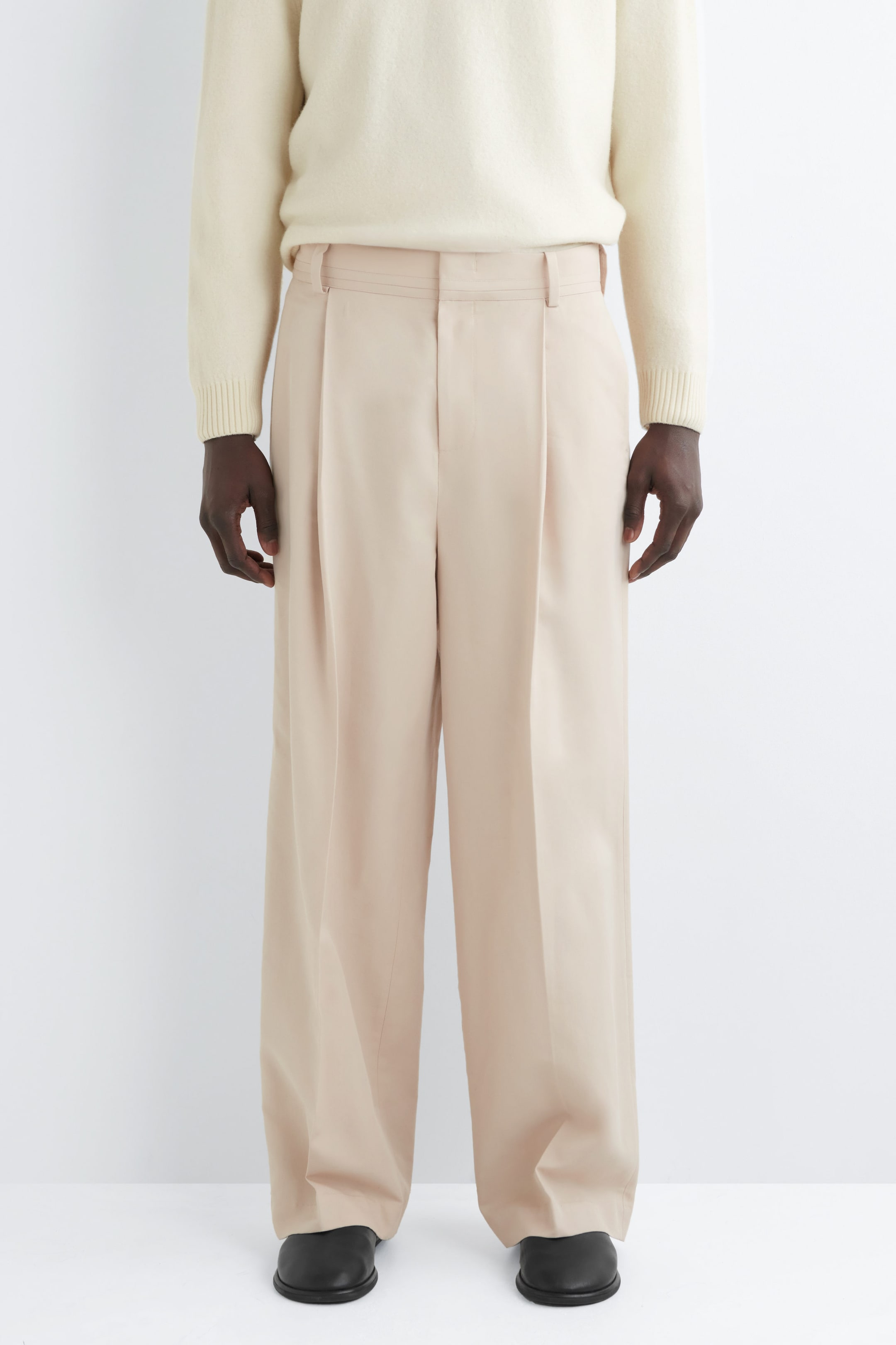 PLEATED WIDE-LEG PANTS