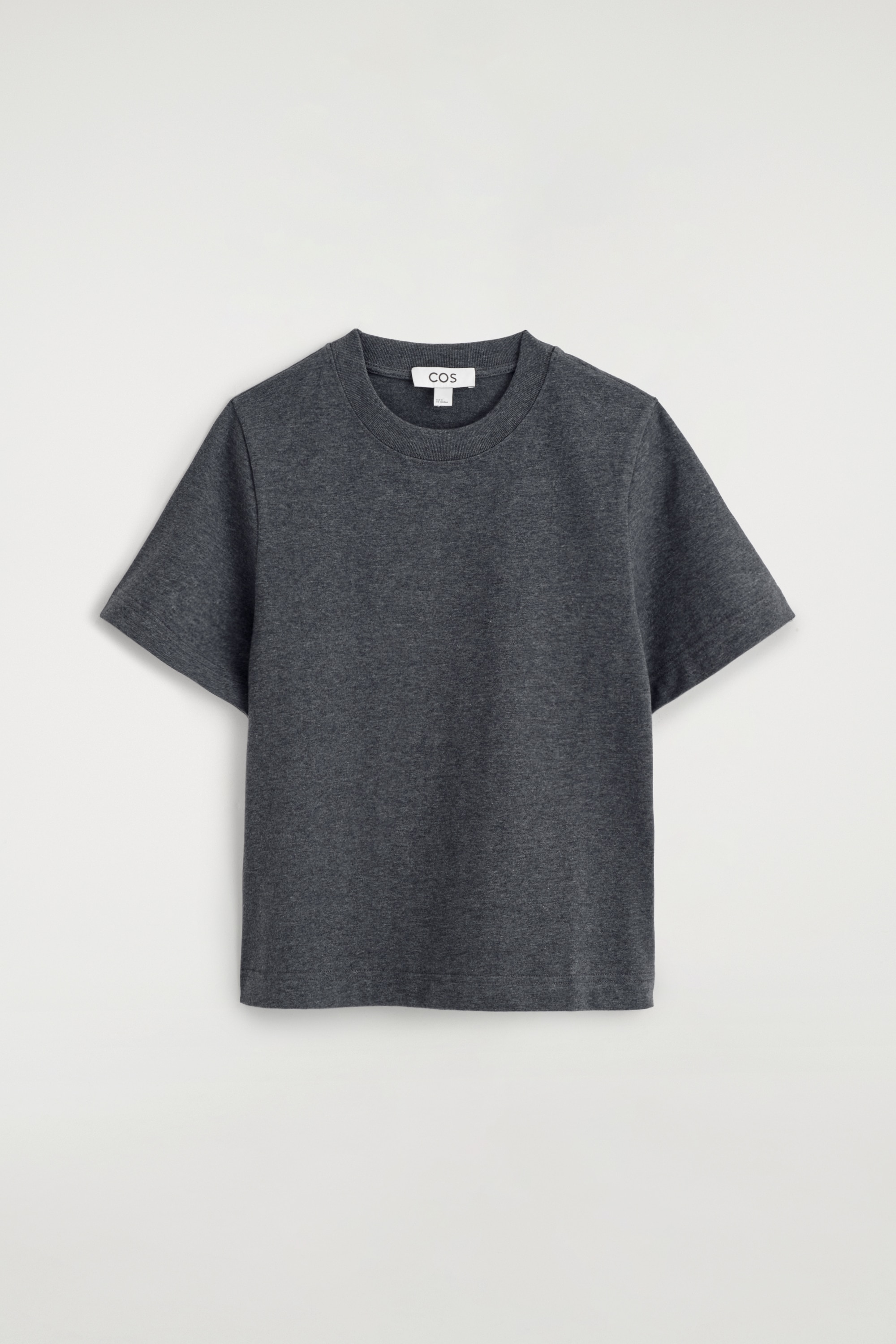 T-SHIRT DALLE LINEE PULITE - GRIGIO SCURO MÉLANGE/NERO/NERO / BIANCO / ROSSO / RIGHE/BIANCO / ARANCIONE/BIANCO/MARRONE SCURO/AVORIO / GIALLO / RIGHE/GIALLO/BEIGE MÉLANGE/ROSA/MARRONE / BLU / RIGHE
