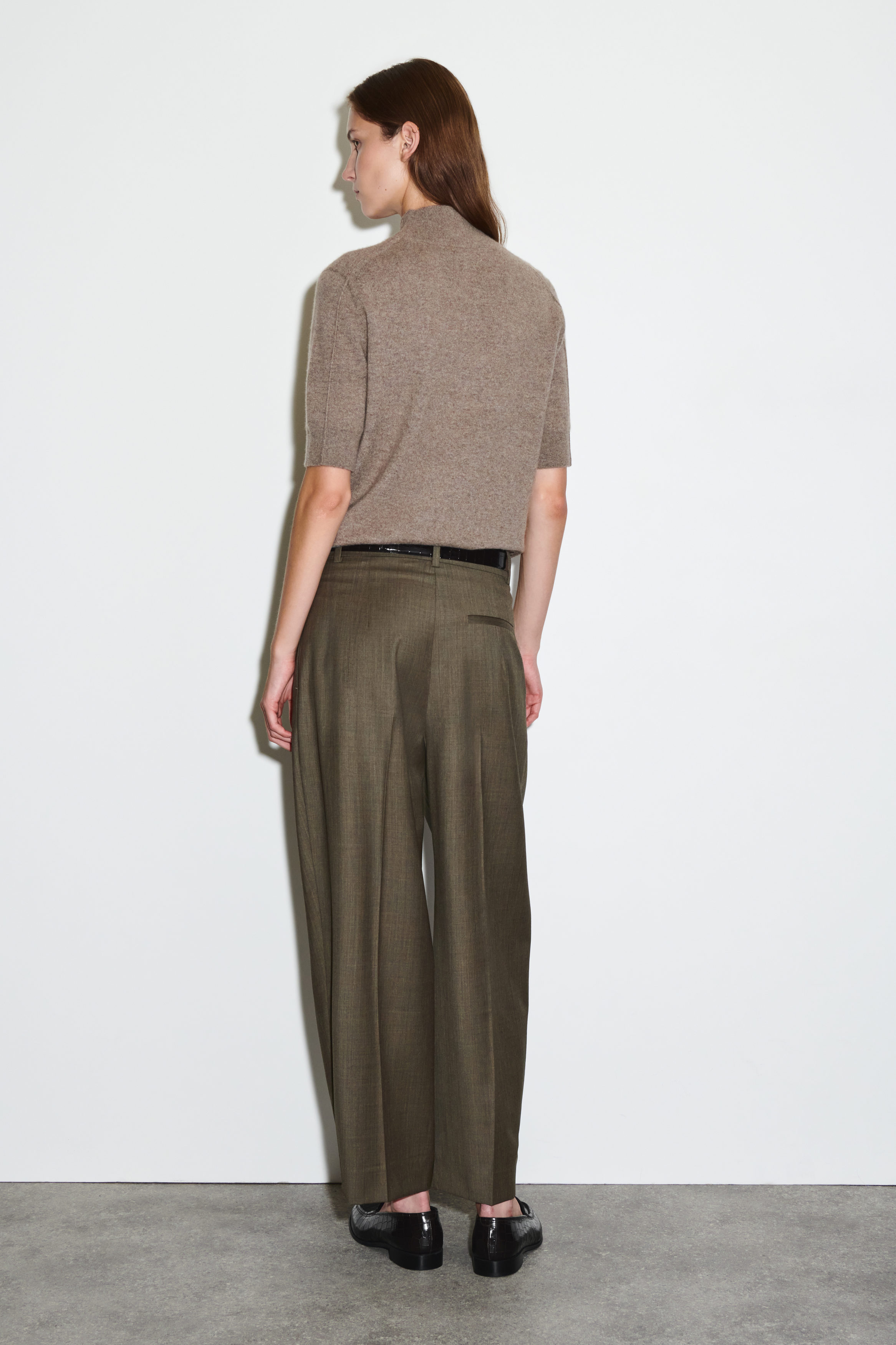 PLEATED BARREL-LEG WOOL TROUSERS - BEIGE MÉLANGE | COS