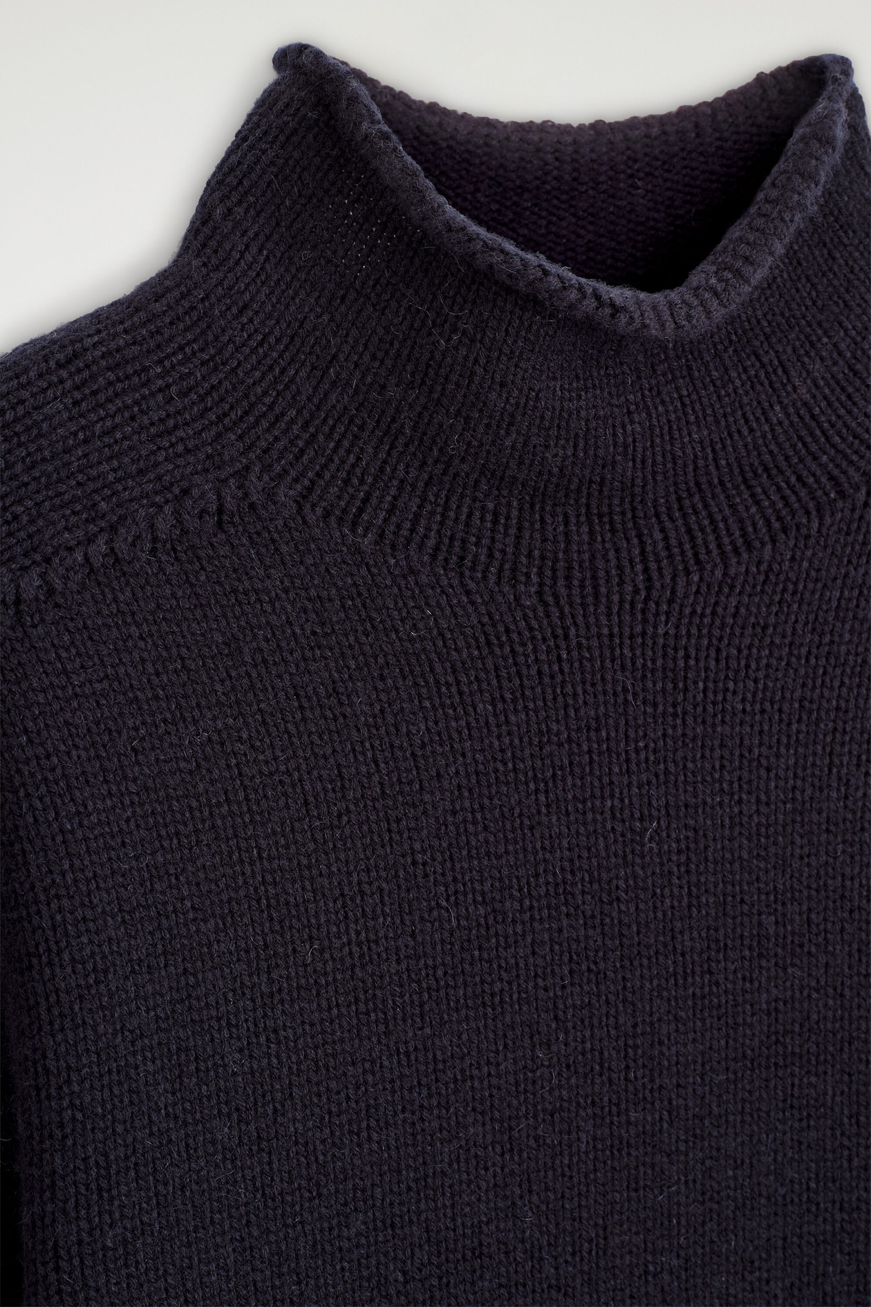 PURE CASHMERE MOCK-NECK SWEATER — NAVY