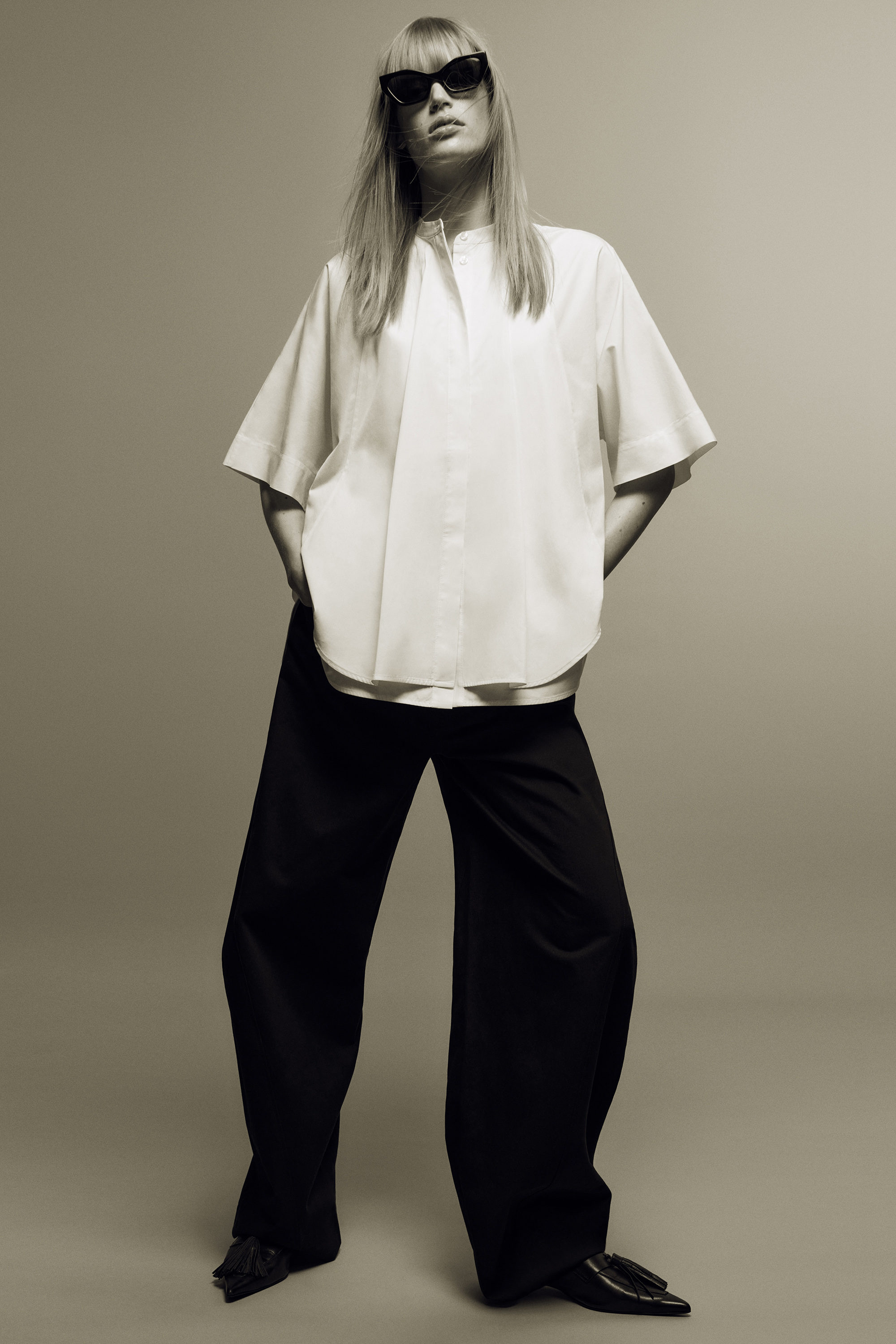 新品未使用完売品【COS】BARREL-LEG COTTON TROUSERS DECONSTRUCTED COTTON BARREL-LEG PANTS - BLACK | COS