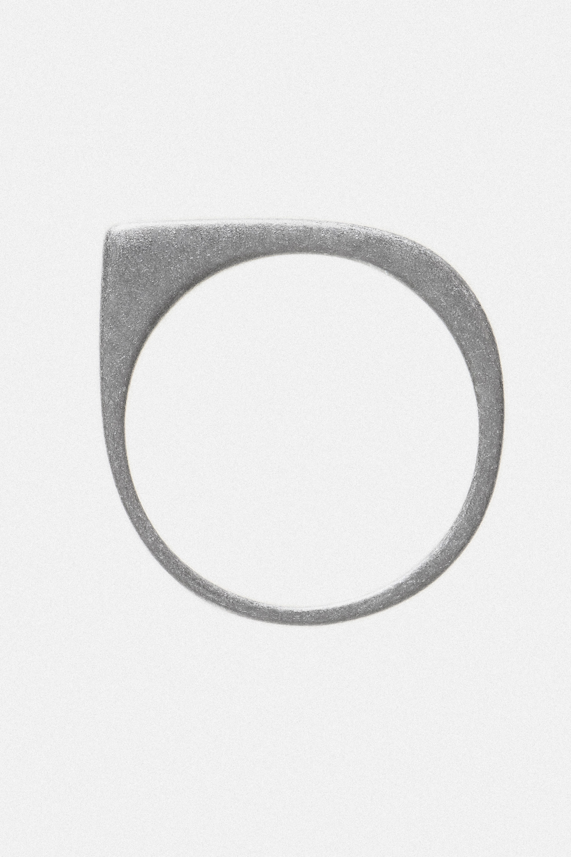 ANGULAR SIGNET RING