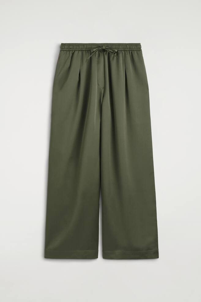 HOSE AUS SATIN MIT FALTEN UND KORDELZUG - KHAKI - 1