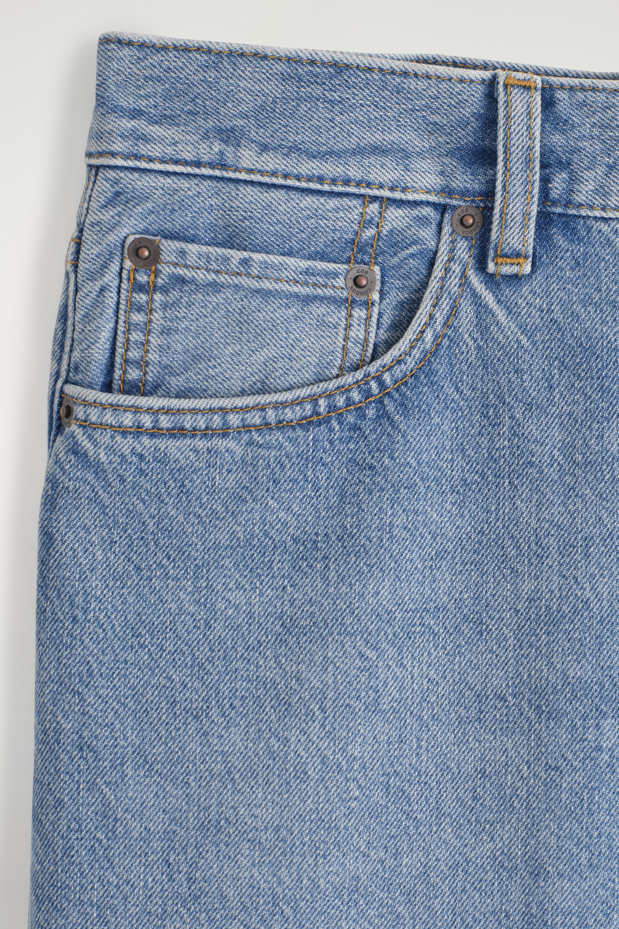 Größeres Bild anzeigen: ARCH SCHMAL ZULAUFENDE JEANS - HELLBLAU - Ladies | H&M AT 7