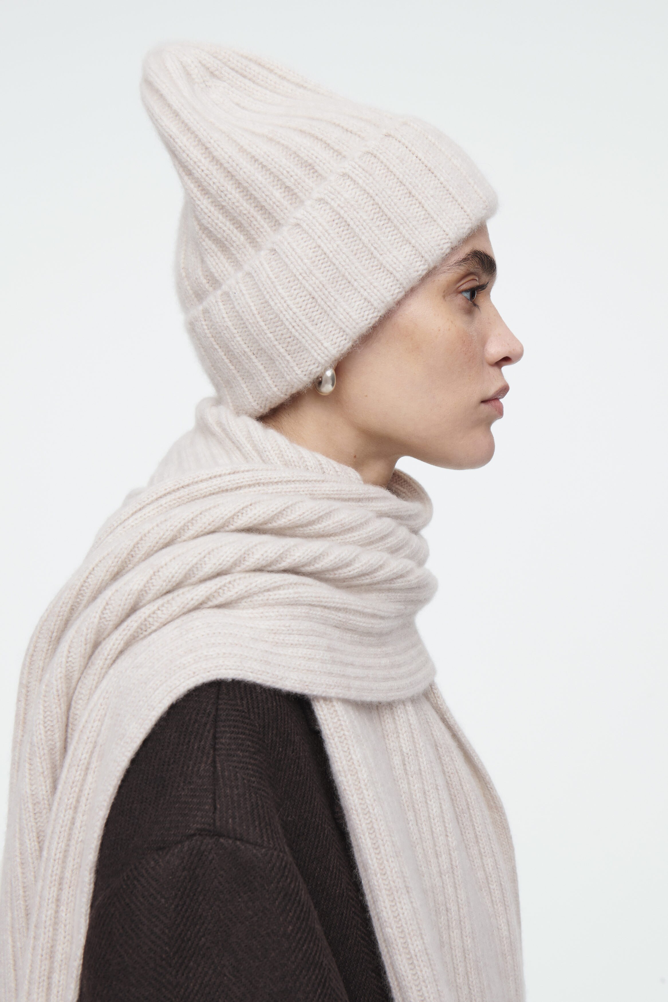 CHUNKY RIBBED CASHMERE SCARF - LIGHT BEIGE / UNDYED | COS