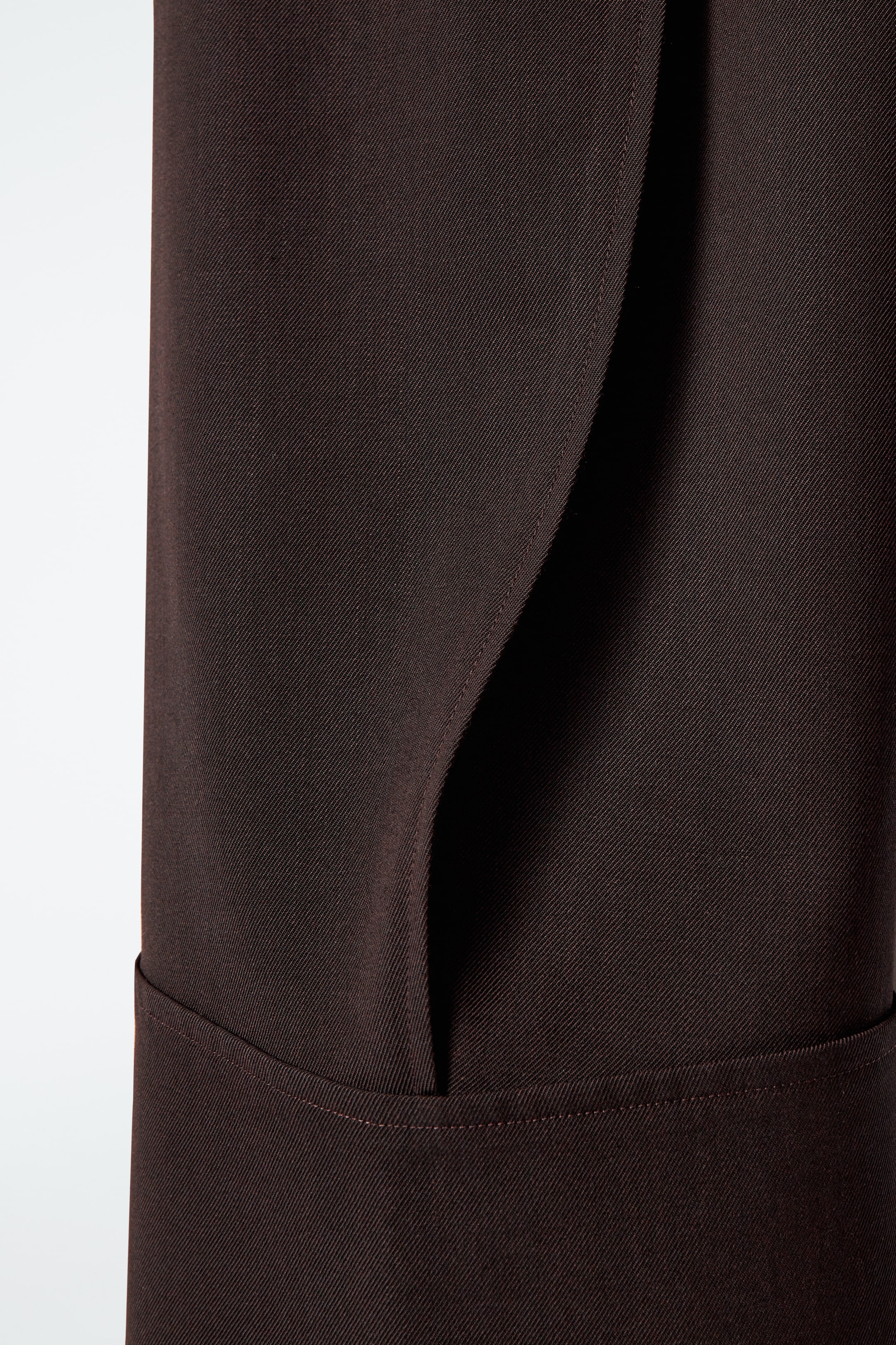 Agrandir l'image: PANTALON RETROUSSÉ LAINE MÉLANGÉE - BRUN FONCÉ - FEMME | H&M CH 7