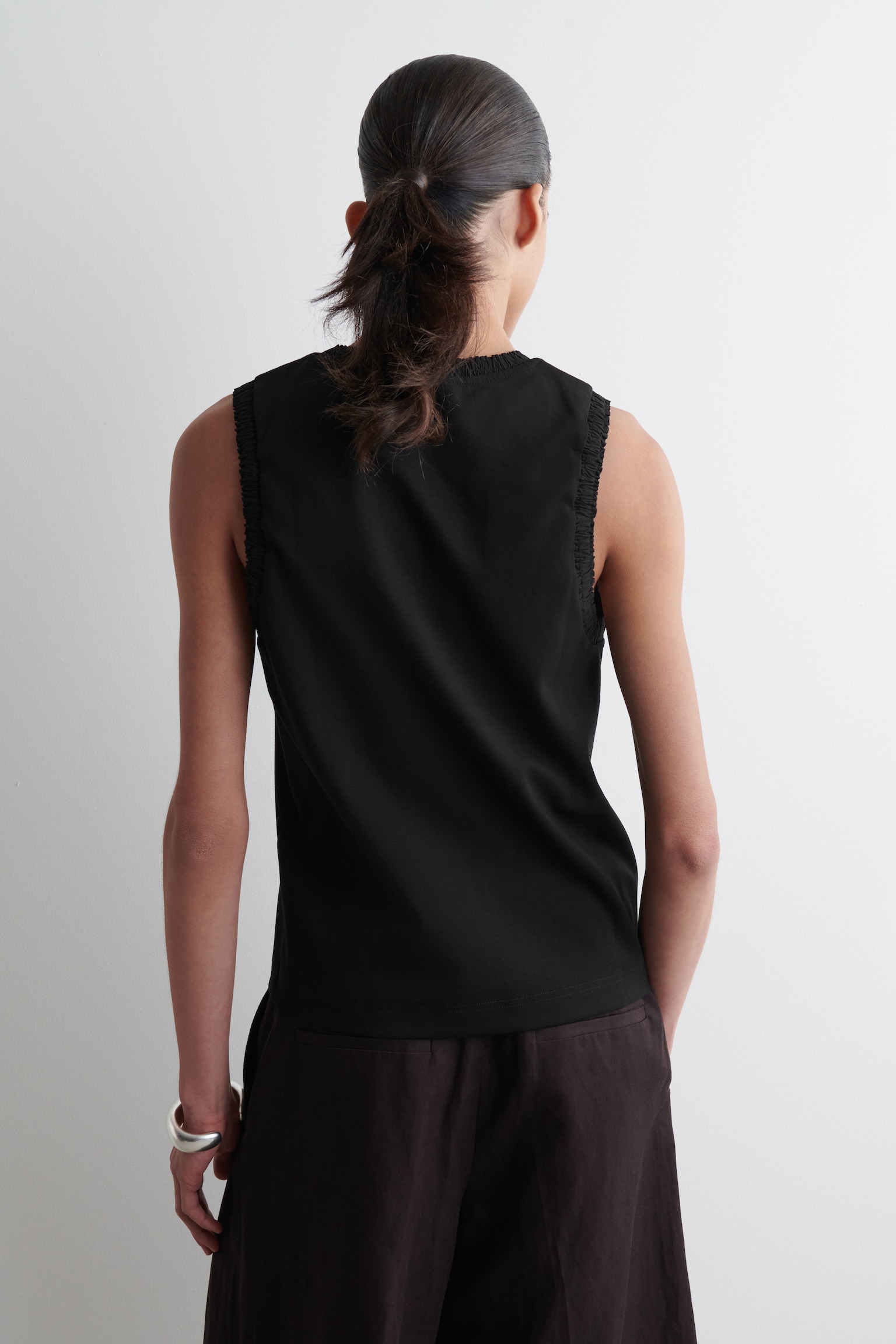 TOP DE ALGODÓN CON FRUNCIDOS - NEGRO/ROJO/CRUDO - 5