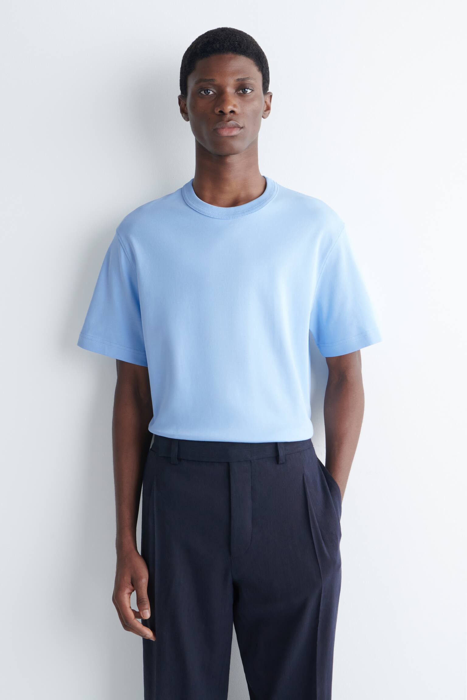 T-SHIRT À COL ROND EN COTON INTERLOCK - BLEU CIEL/BLEU MARINE / BLANC / RAYURES/VERT / BLANC / RAYÉ/BLEU LUMINEUX/BLEU MARINE/BLANC/BLEU MARINE / BLANC / RAYURES/BLANC/NOIR/JAUNE BEURRE/NOIR/BLEU MARINE/BLEU MARINE - 1