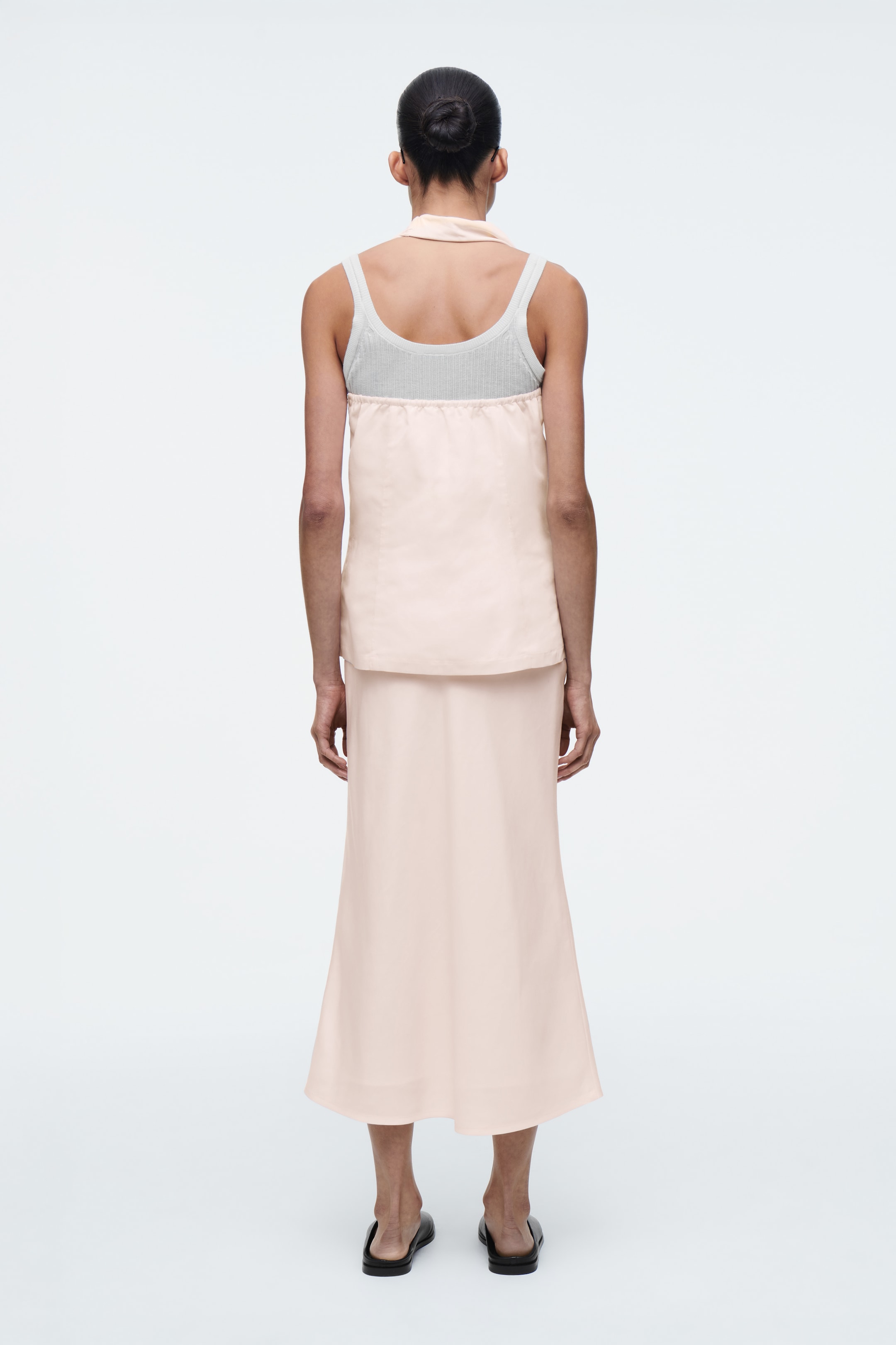 View larger image: LINEN-BLEND MIDI COLUMN SKIRT - LIGHT PINK - Ladies | H&M GB 4