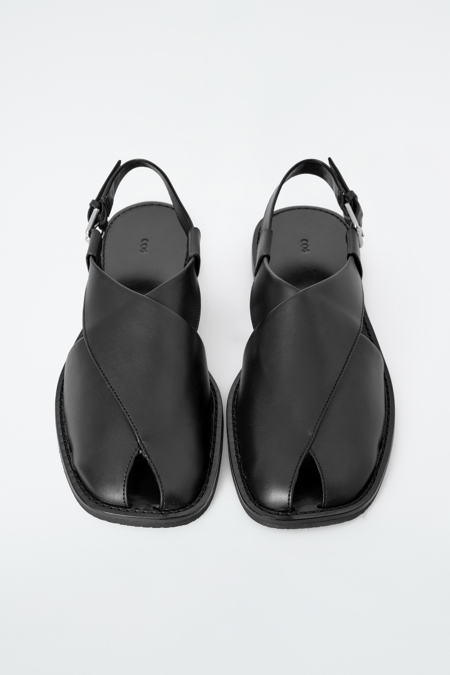 SANDALIAS DE PIEL CON PANELES CRUZADOS - NEGRO/GRIS - 5