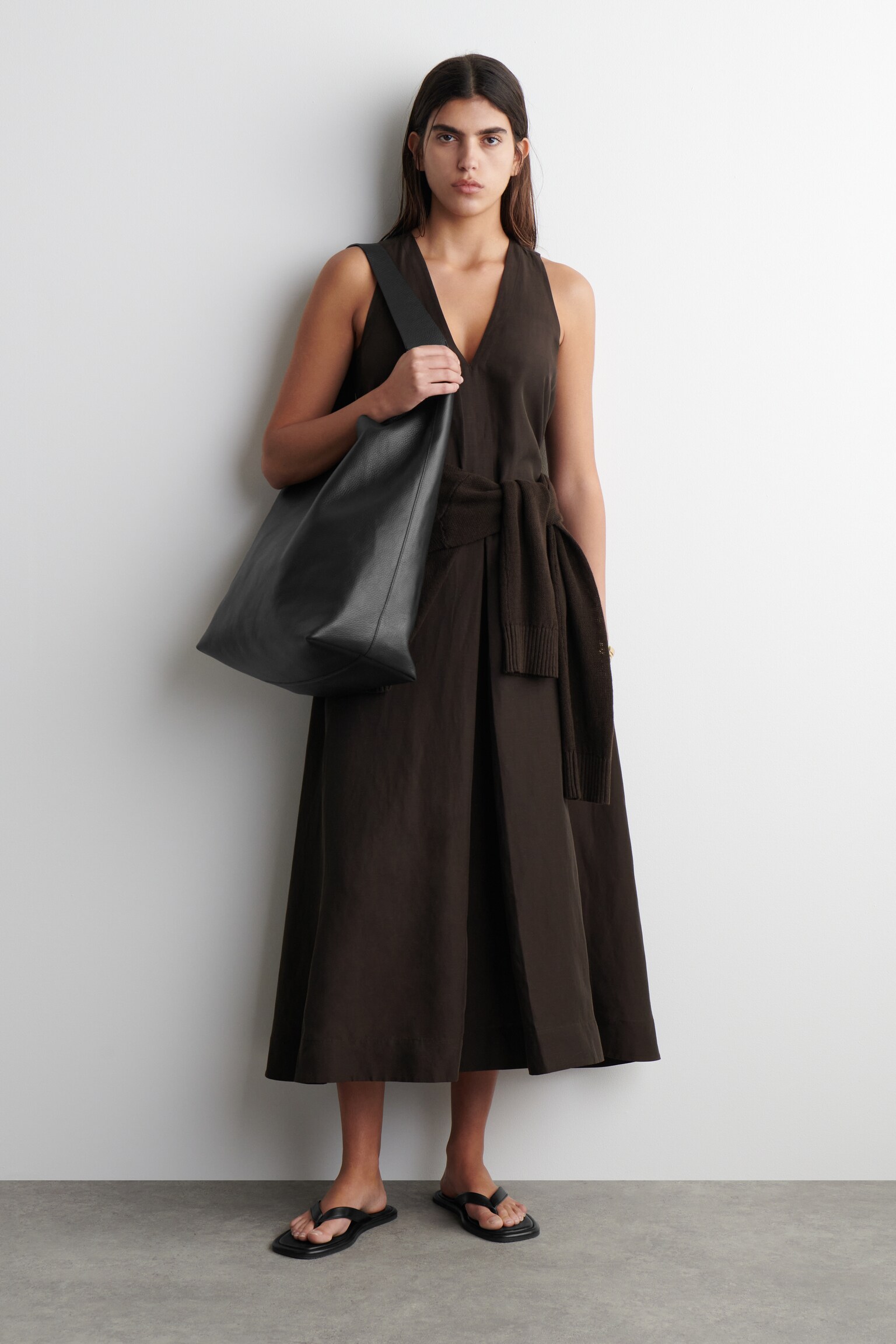 SERIF TOTE BAG - LEDER - SCHWARZ