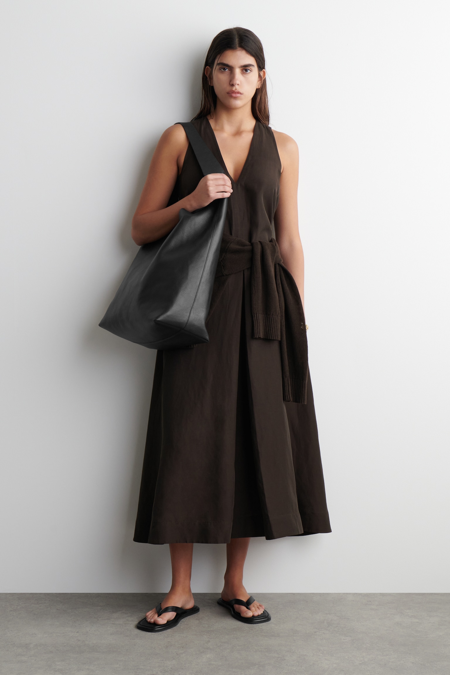 SERIF TOTE BAG - LEATHER - BLACK