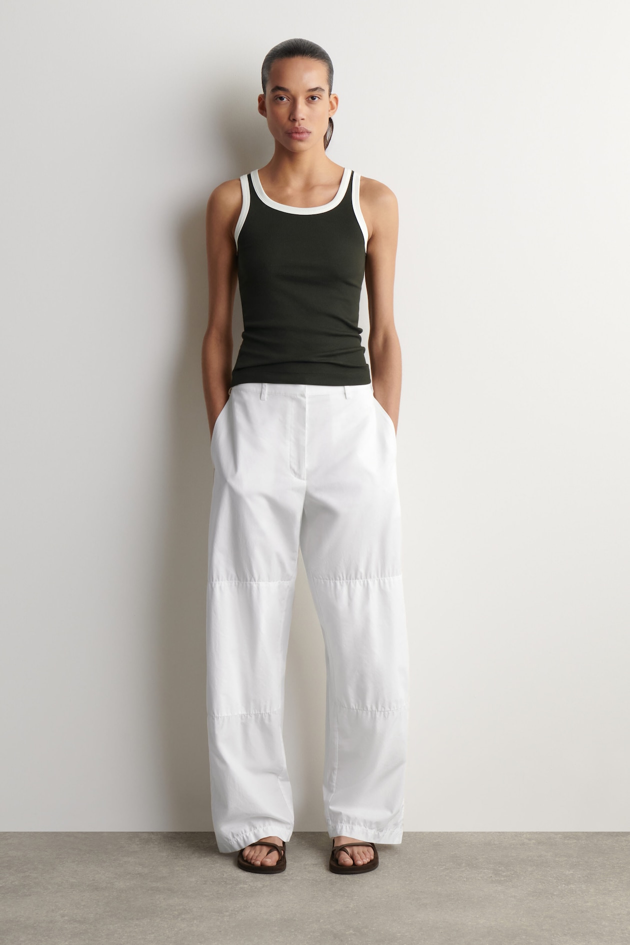 RIBBED COTTON TANK TOP — KHAKI / WHITE
