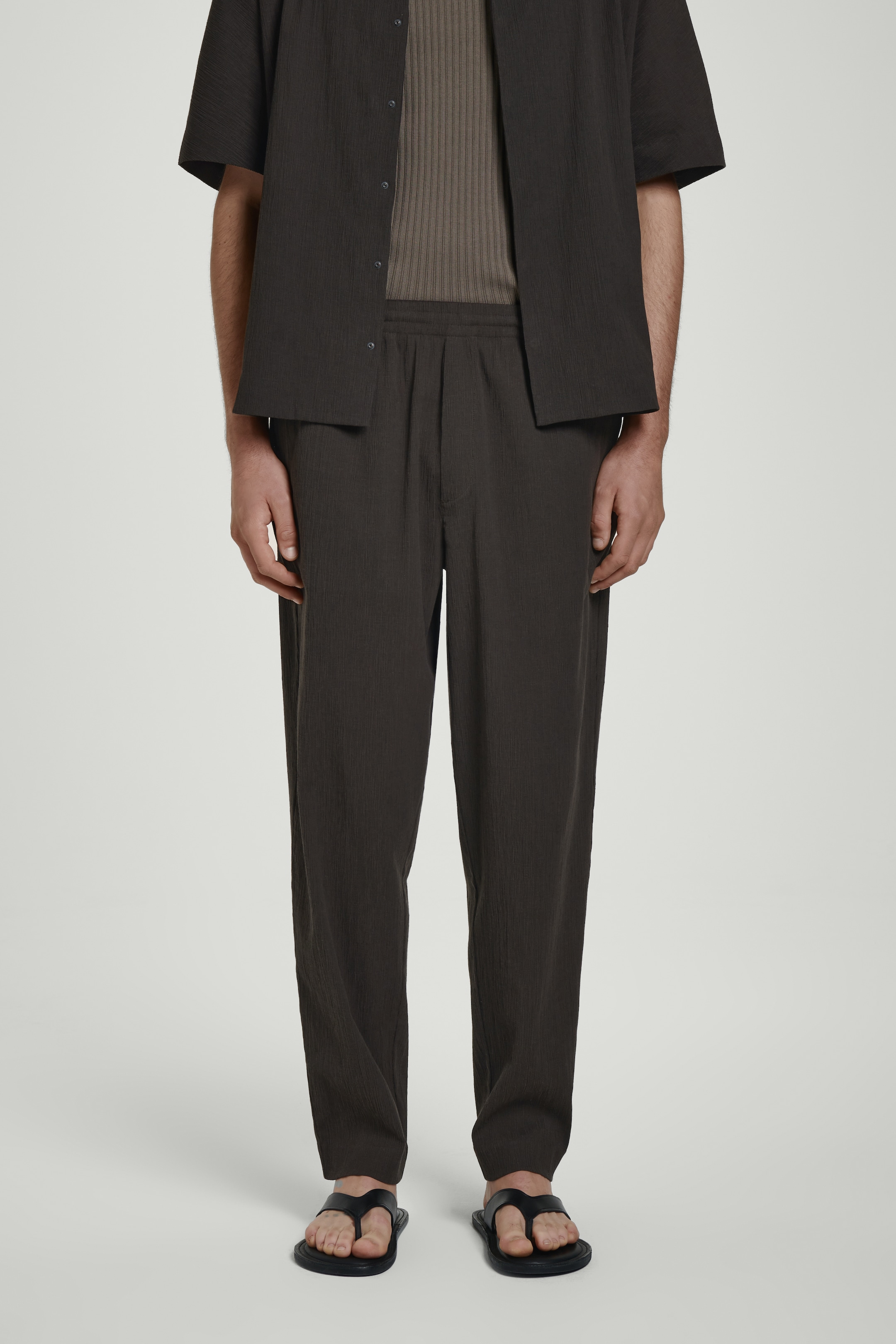 Visualizza immagine più grande: PANTALONI IN COTONE INCRESPATO - MARRONE SCURO - UOMO | H&M IT 2