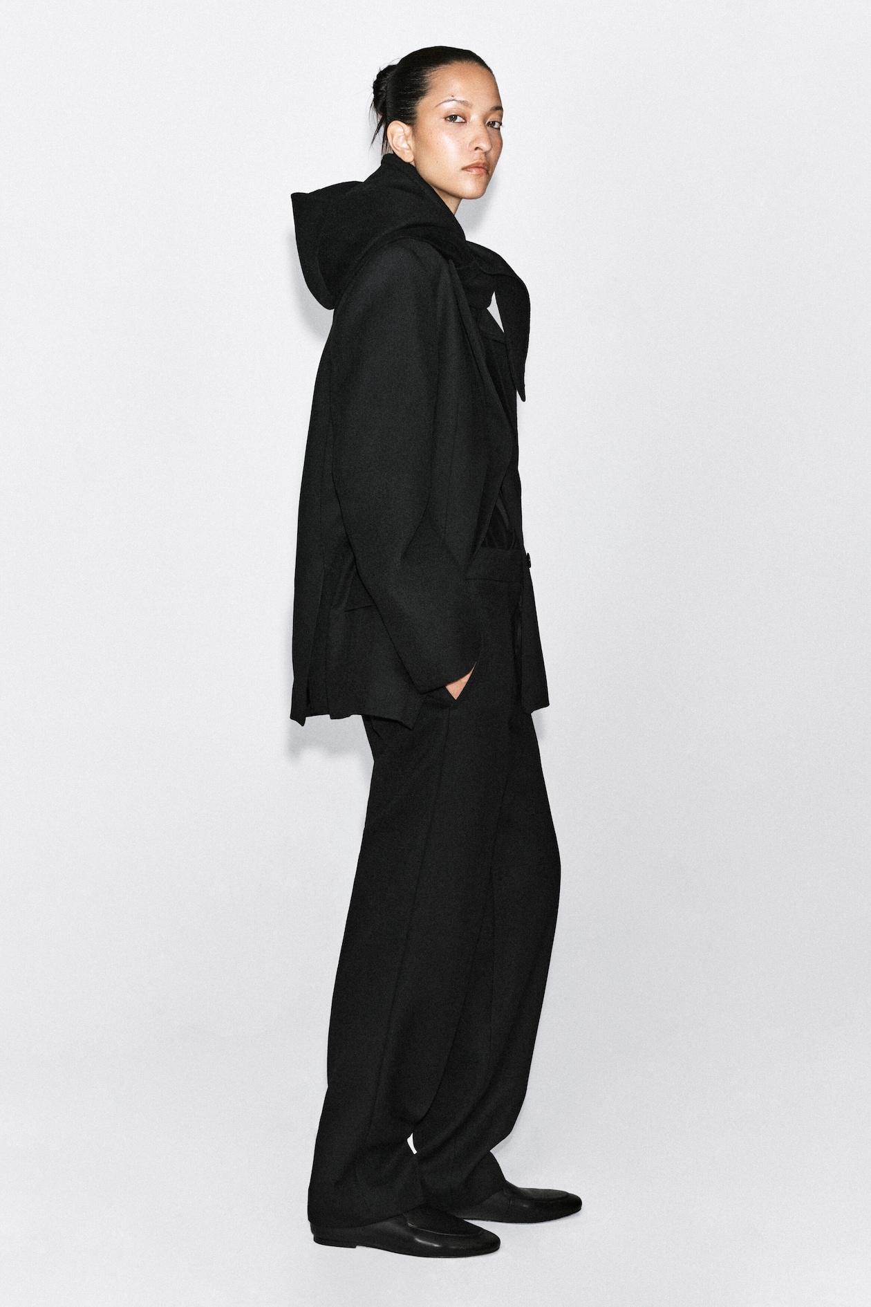 TAILORED WOOL STRAIGHT-LEG PANTS — CARBON