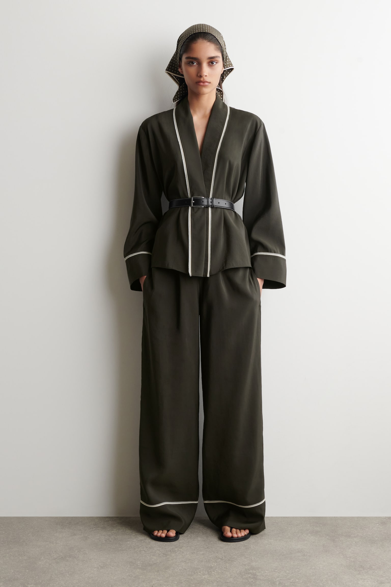 Recht gesneden pantalon met contrasterende bies - Donkergroen - 1