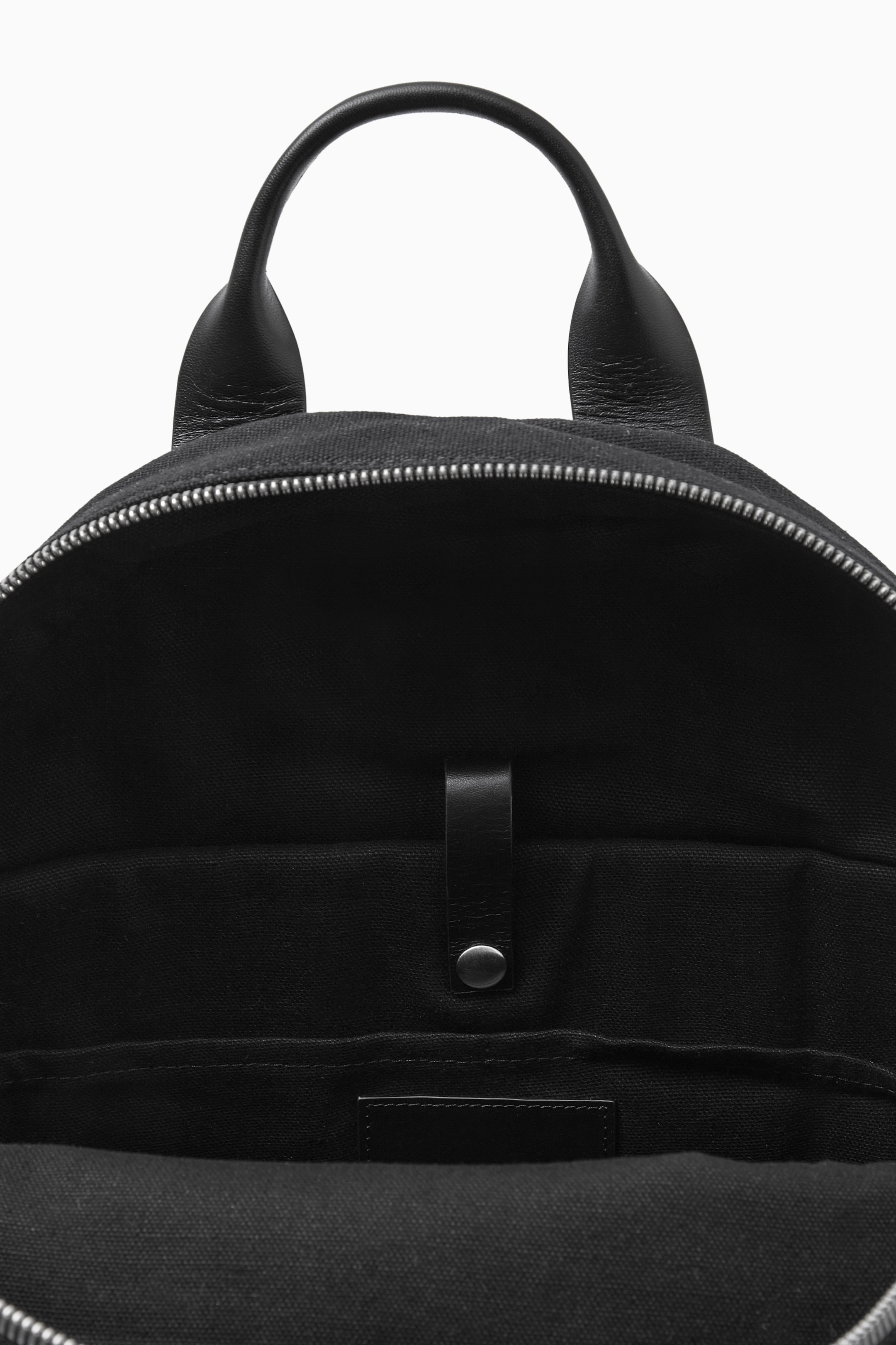 Grösseres Bild ansehen: RUCKSACK AUS CANVAS MIT LEDERBESATZ - SCHWARZ - HERREN | H&M CH 5