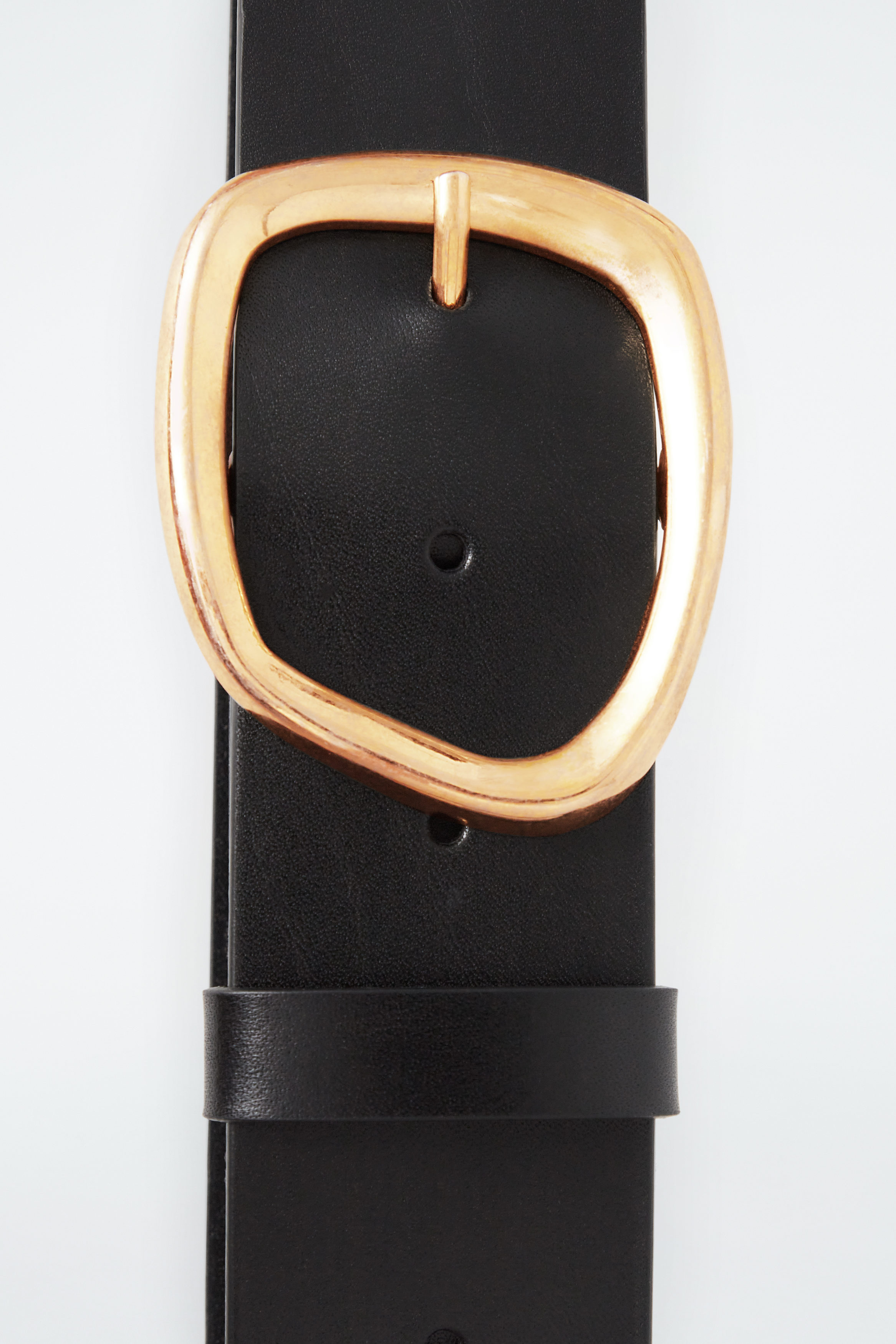 ASYMMETRIC-BUCKLE LEATHER BELT - BLACK | COS AU
