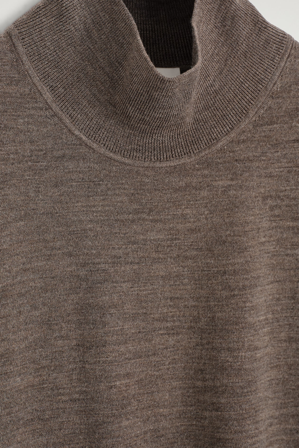 MERINO WOOL FUNNEL-NECK VEST — BEIGE MÉLANGE