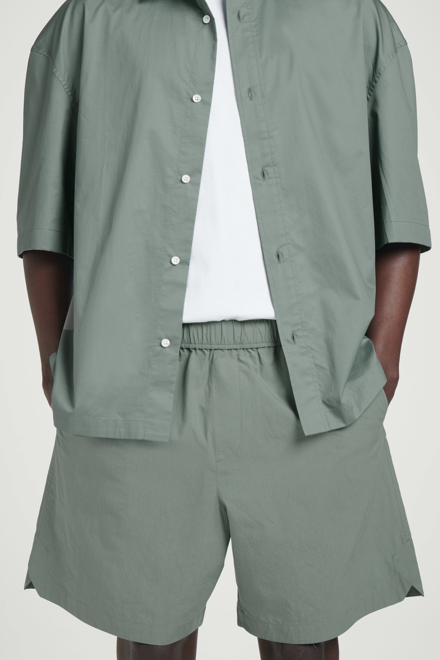 SHORT À TAILLE ÉLASTIQUÉE EN COTON PIMA - VERT/BLEU MARINE/TAUPE - 4