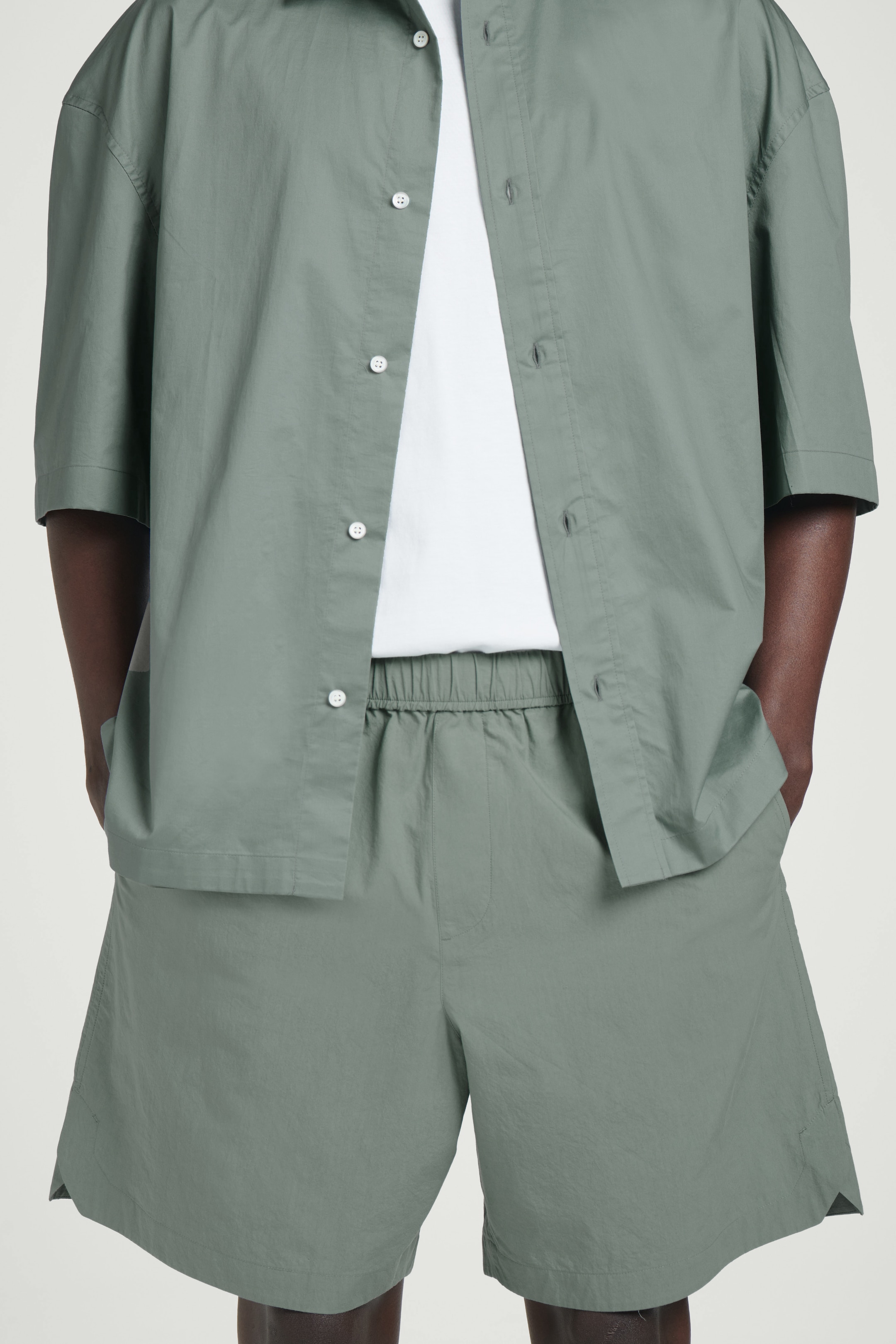 View larger image: PIMA COTTON ELASTICATED SHORTS - GREEN - Men | H&M GB 2