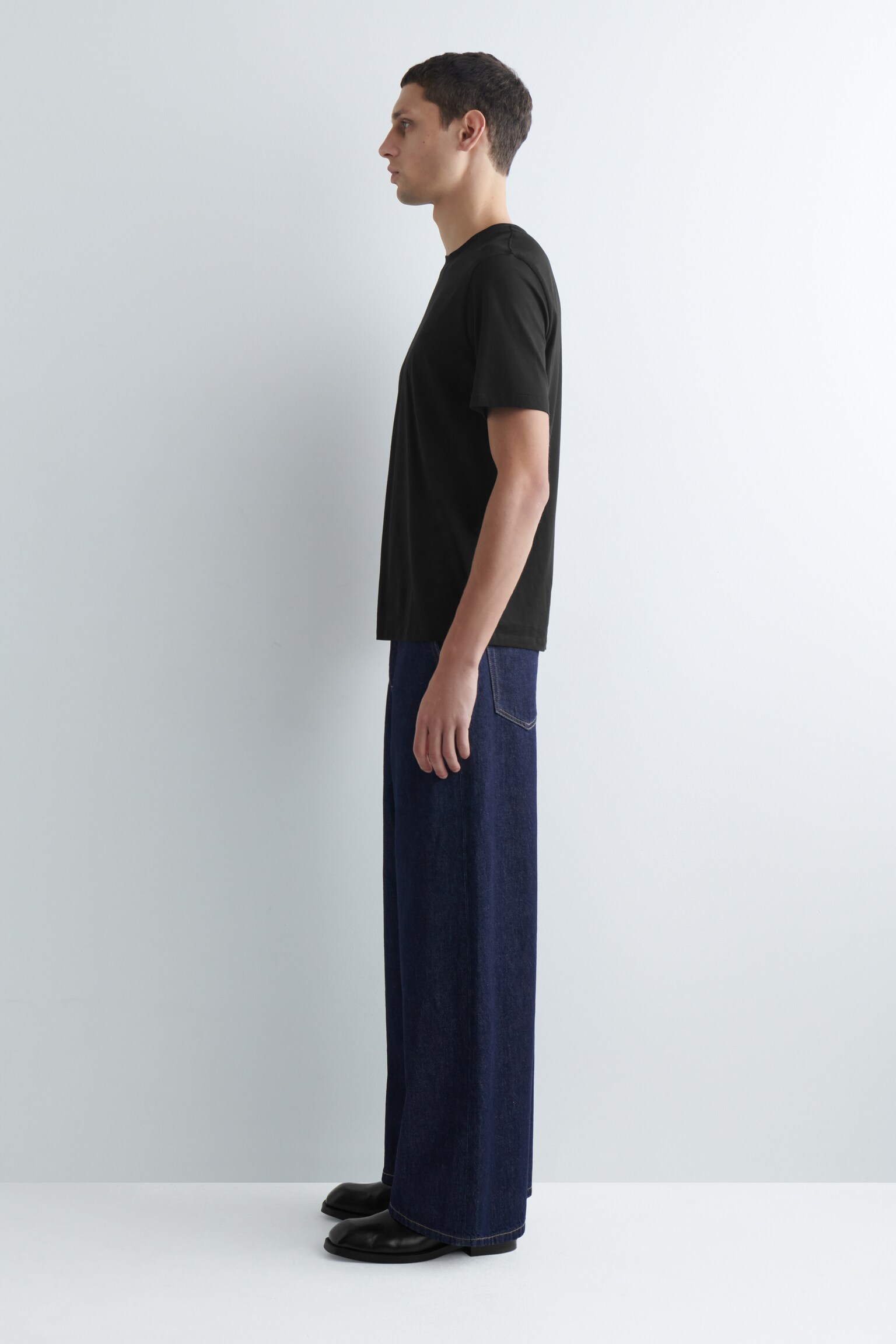 BAWEŁNIANY T-SHIRT Z OKRĄGŁYM DEKOLTEM - CZARNY/BIAŁY/GRANATOWY/CIEMNOZIELONY - 4