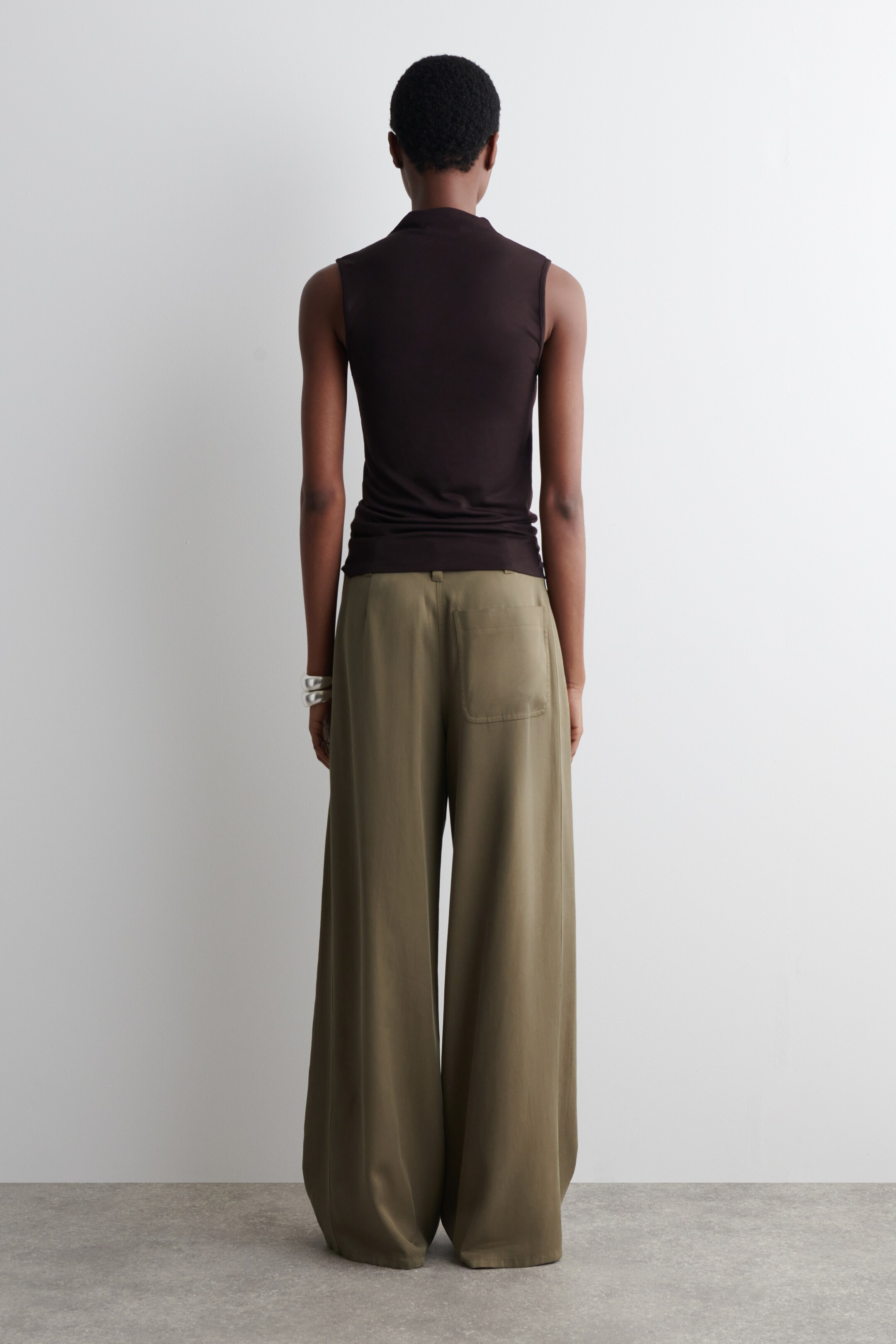Agrandir l'image: PANTALON LARGE À DÉTAIL NOUÉ - KAKI - FEMME | H&M BE 4