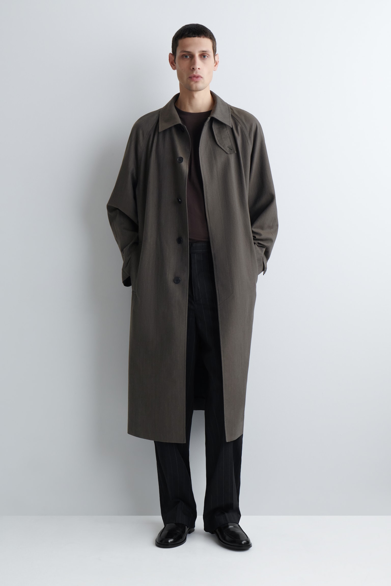 LUŹNY T-SHIRT Z BAWEŁNY - CIEMNOBRĄZOWY/BIAŁY/JASNOZIELONY/CZARNY/GRANATOWY - 1