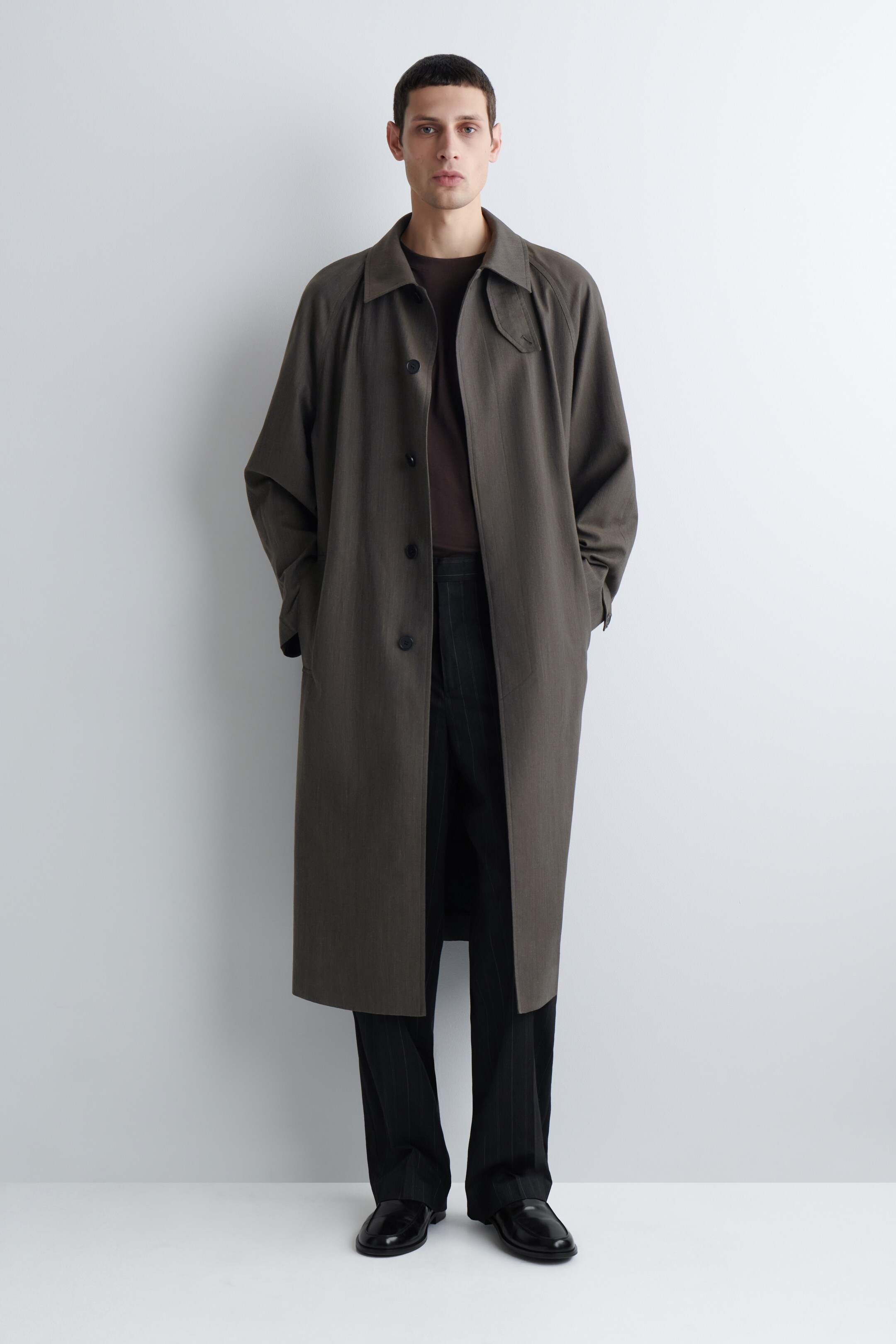 Ver imagen más grande: CAMISETA DE ALGODÓN LIGERO RELAXED FIT - MARRÓN OSCURO - HOMBRE | H&M ES 1