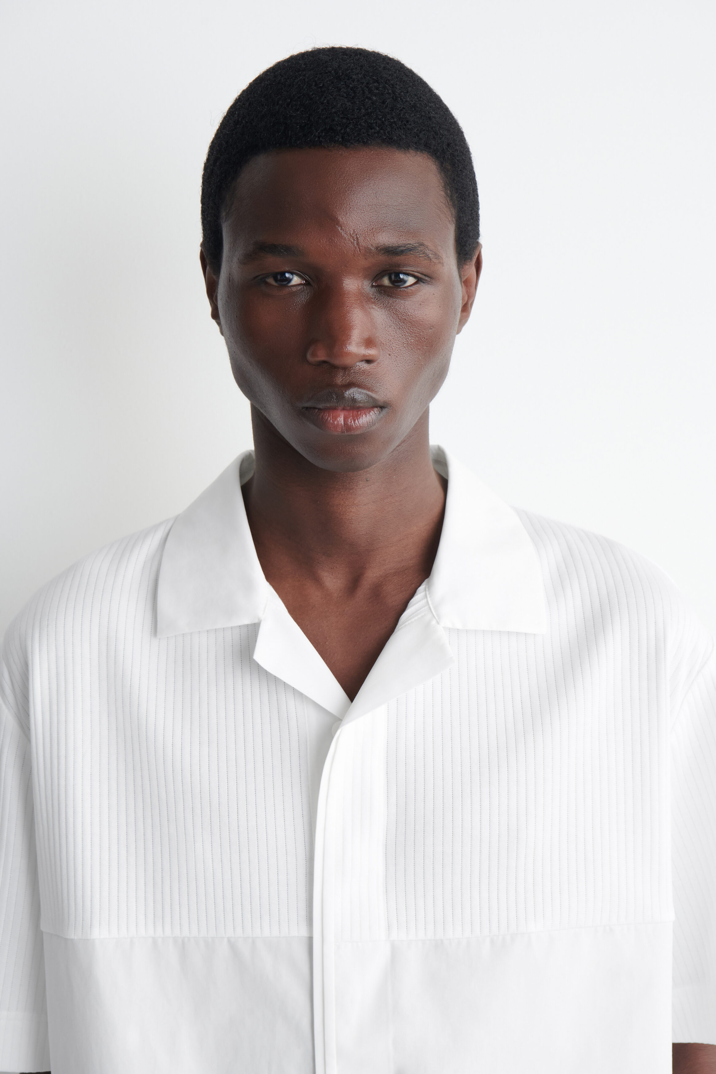 白*様 1960s Casuals rayon shirt RELAXED CONTRAST-PANEL SHIRT - WHITE | COS DK