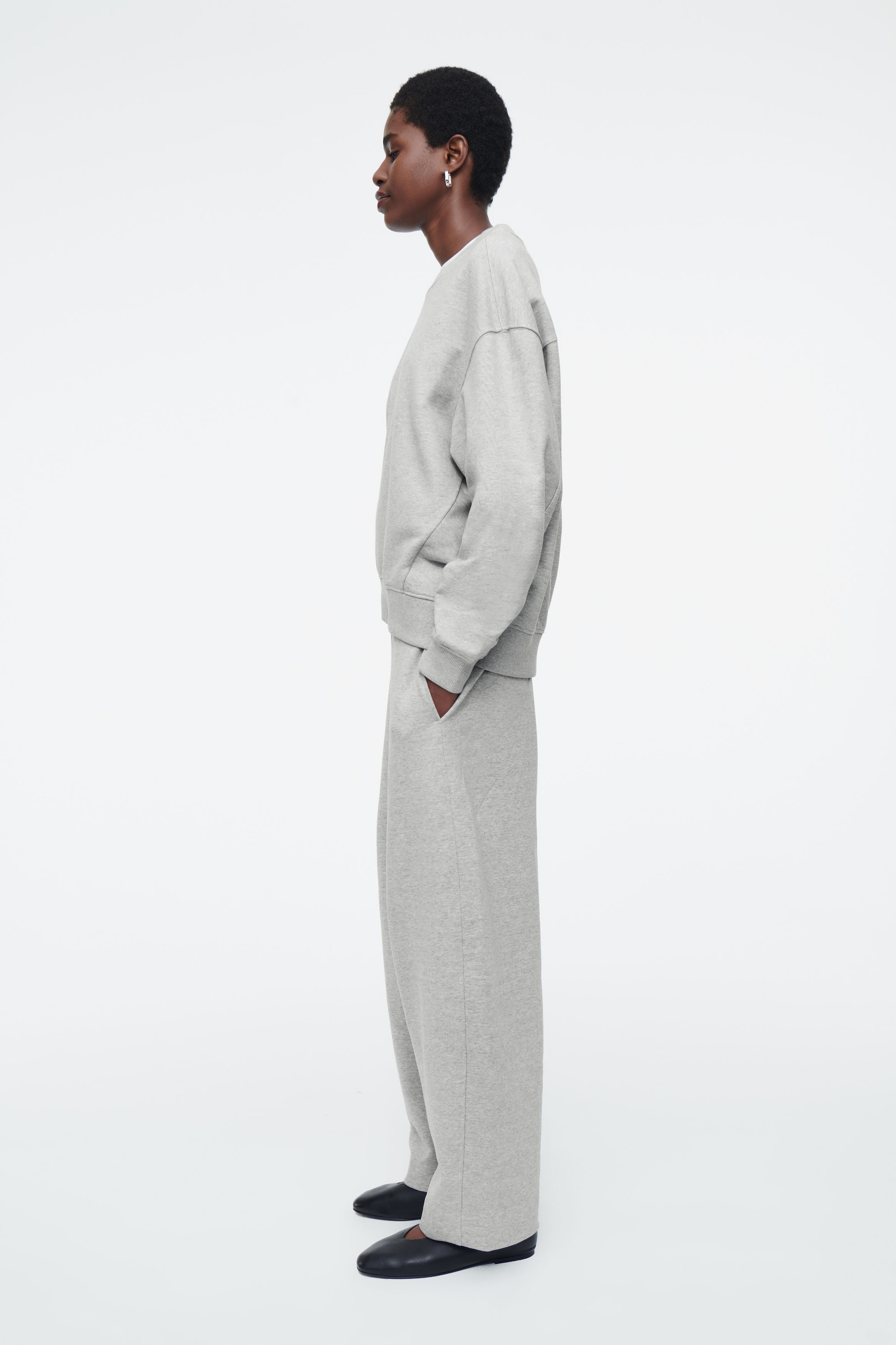 CLASSIC CREW-NECK SWEATSHIRT