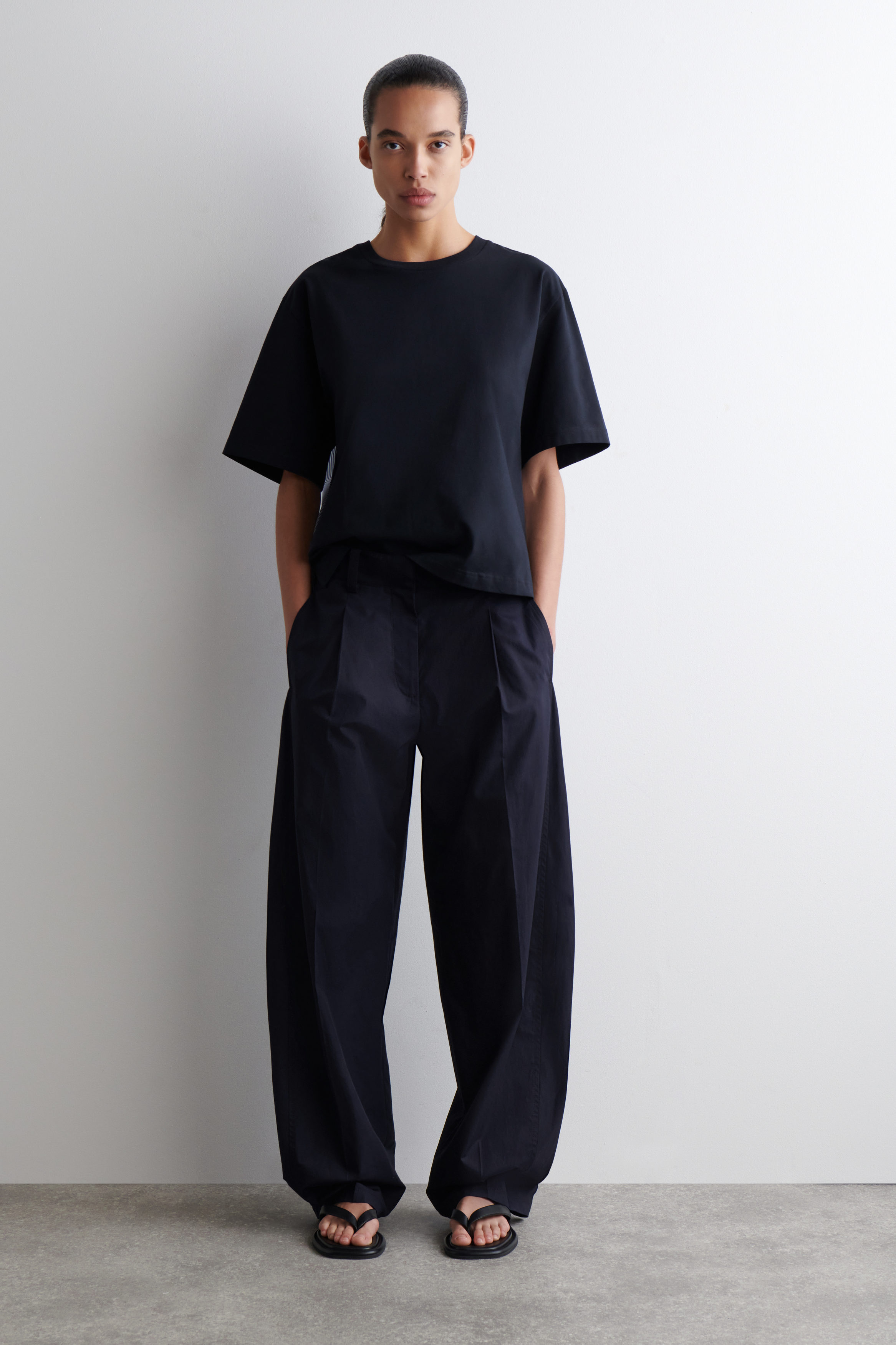 Contrast T-Shirt Sサイズ T-shirt slim z dekoltem V Kolor czarny - RESERVED - 7391Z-99X