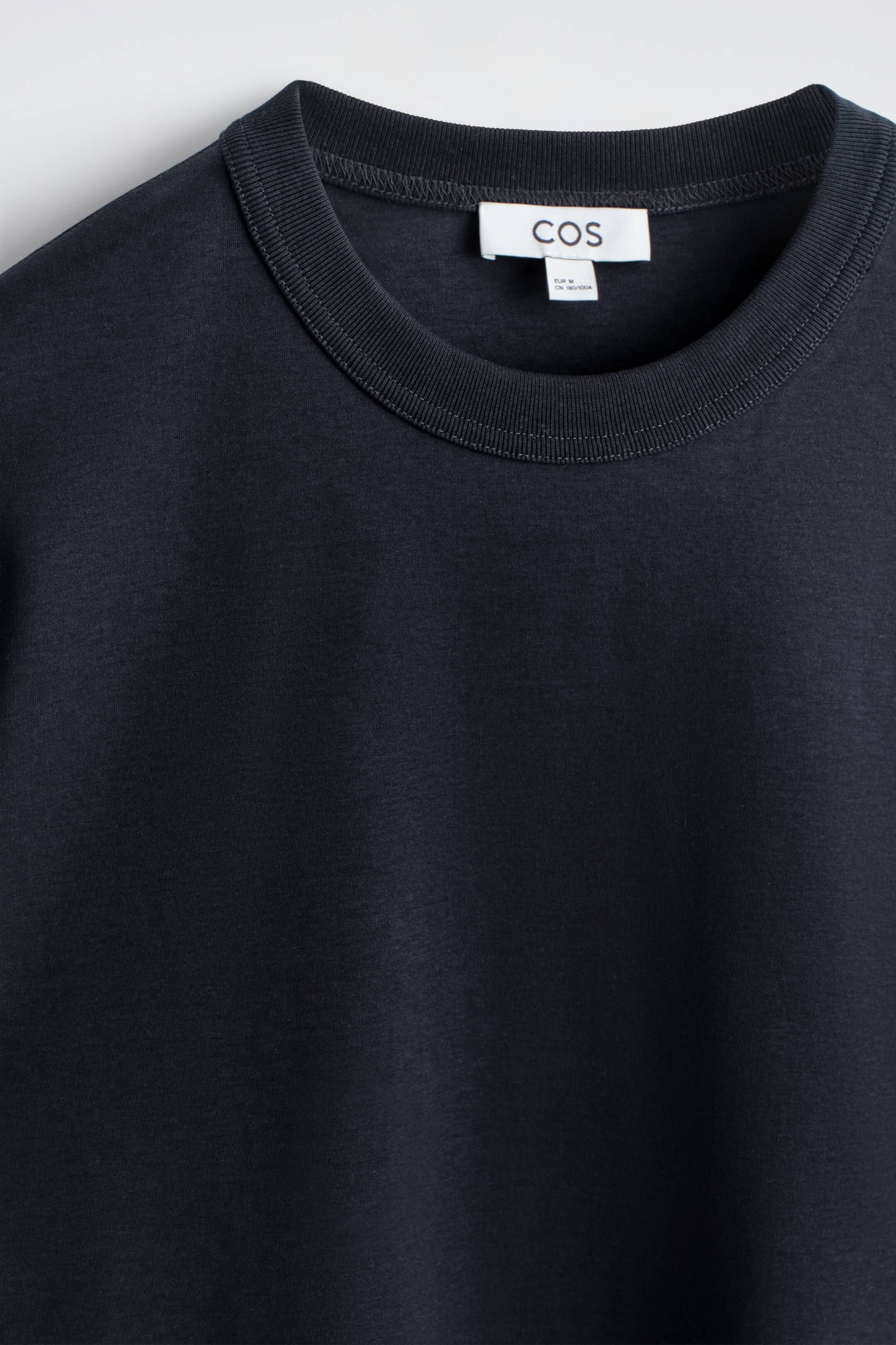 T-SHIRT I INTERLOCK-BOMULD MED CREWNECK - MARINEBLÅ - HERRE | H&M DK