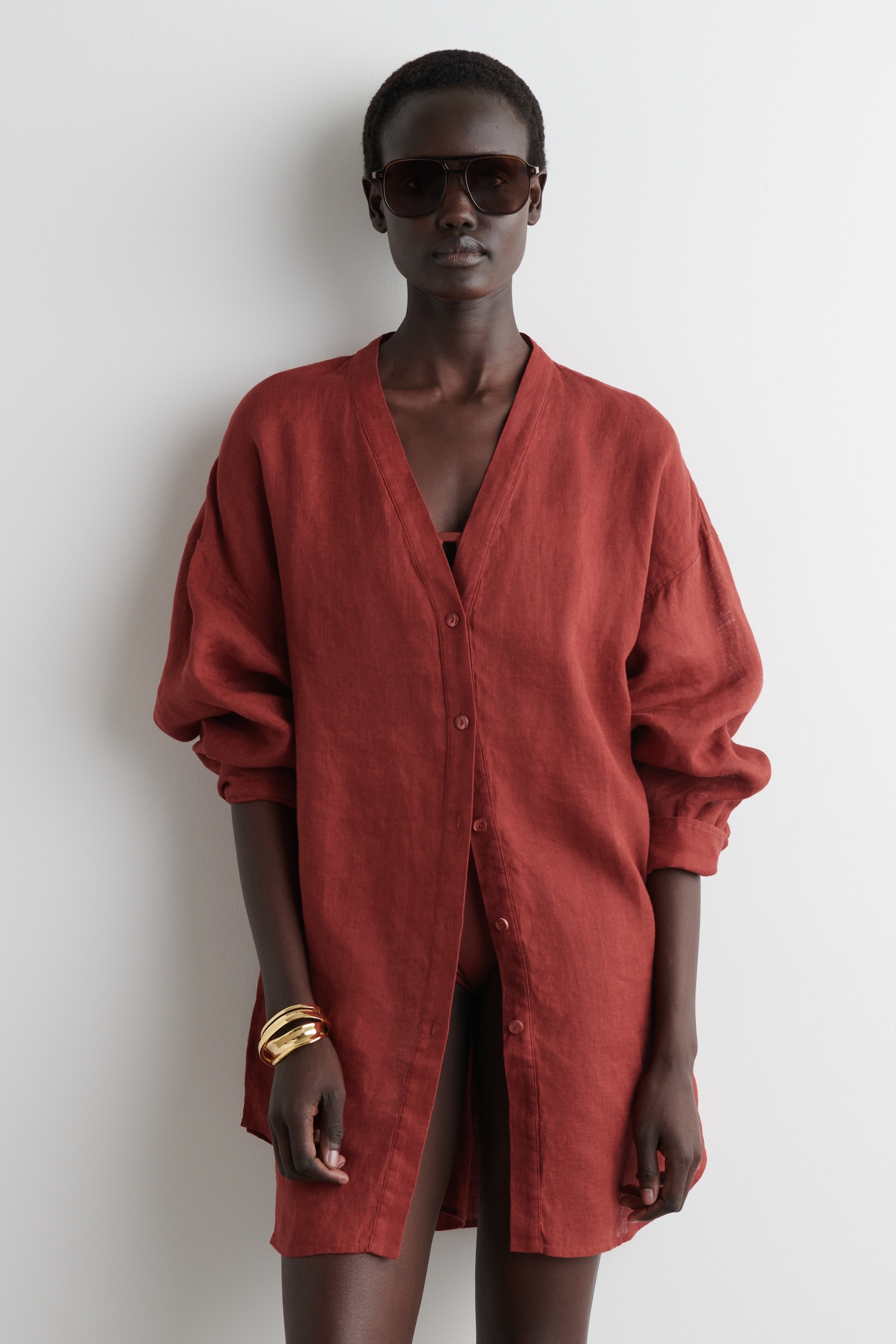 OVERSIZED LINEN V-NECK SHIRT - RED/WHITE