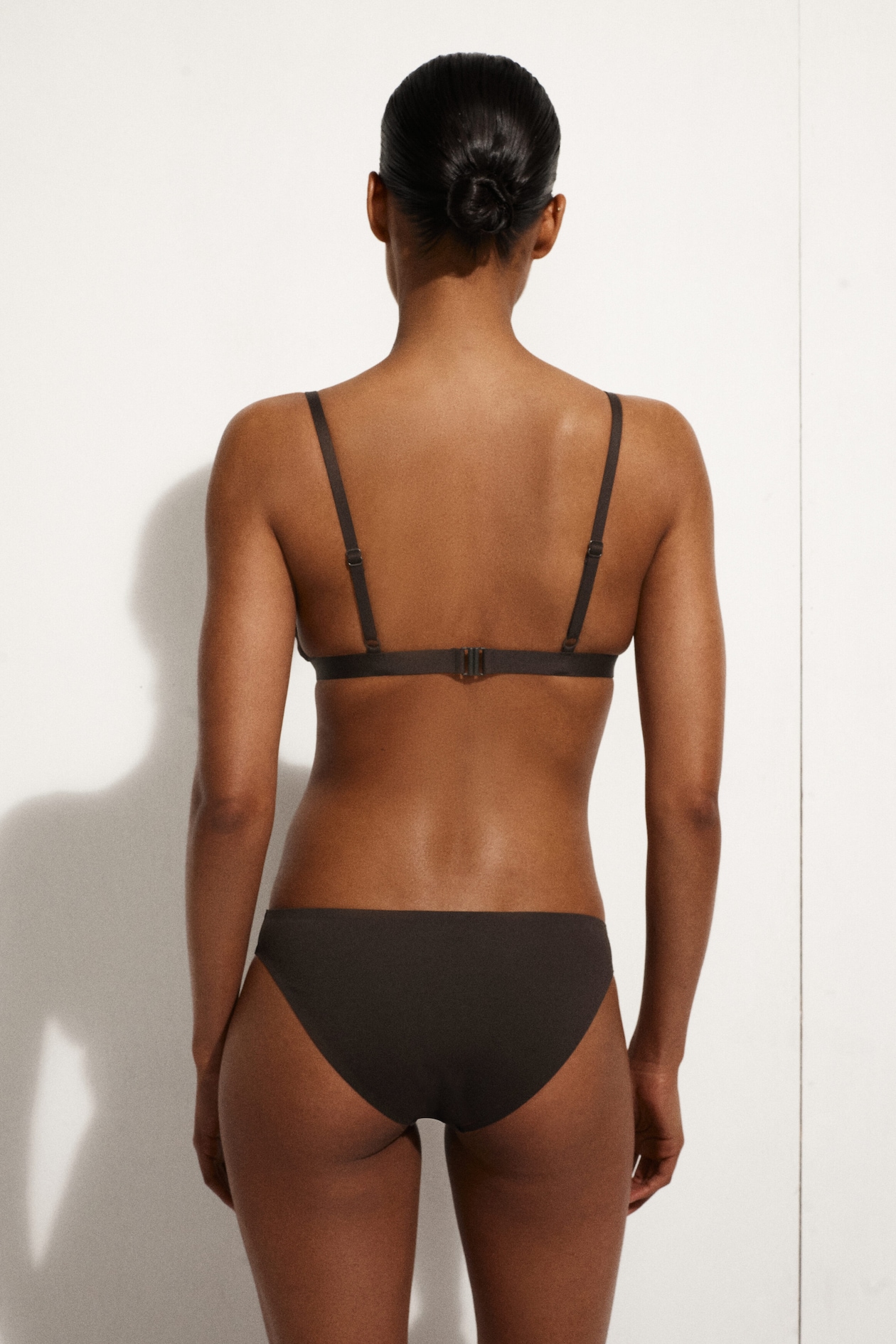 TRIANGLE BIKINI TOP — DARK BROWN