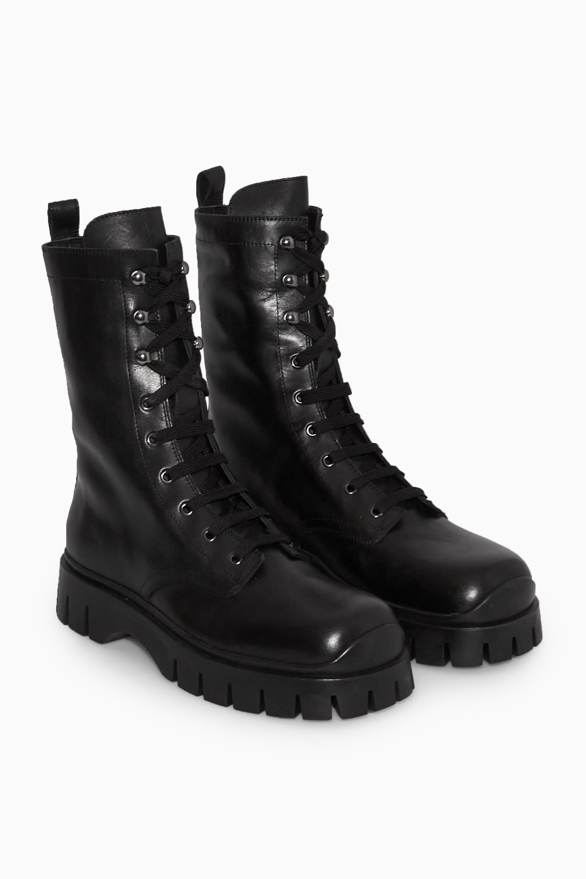 【関税込み】Chunky Sole Lace-Up Boots in Black Leather CHUNKY LACE-UP BOOTS - BLACK | COS