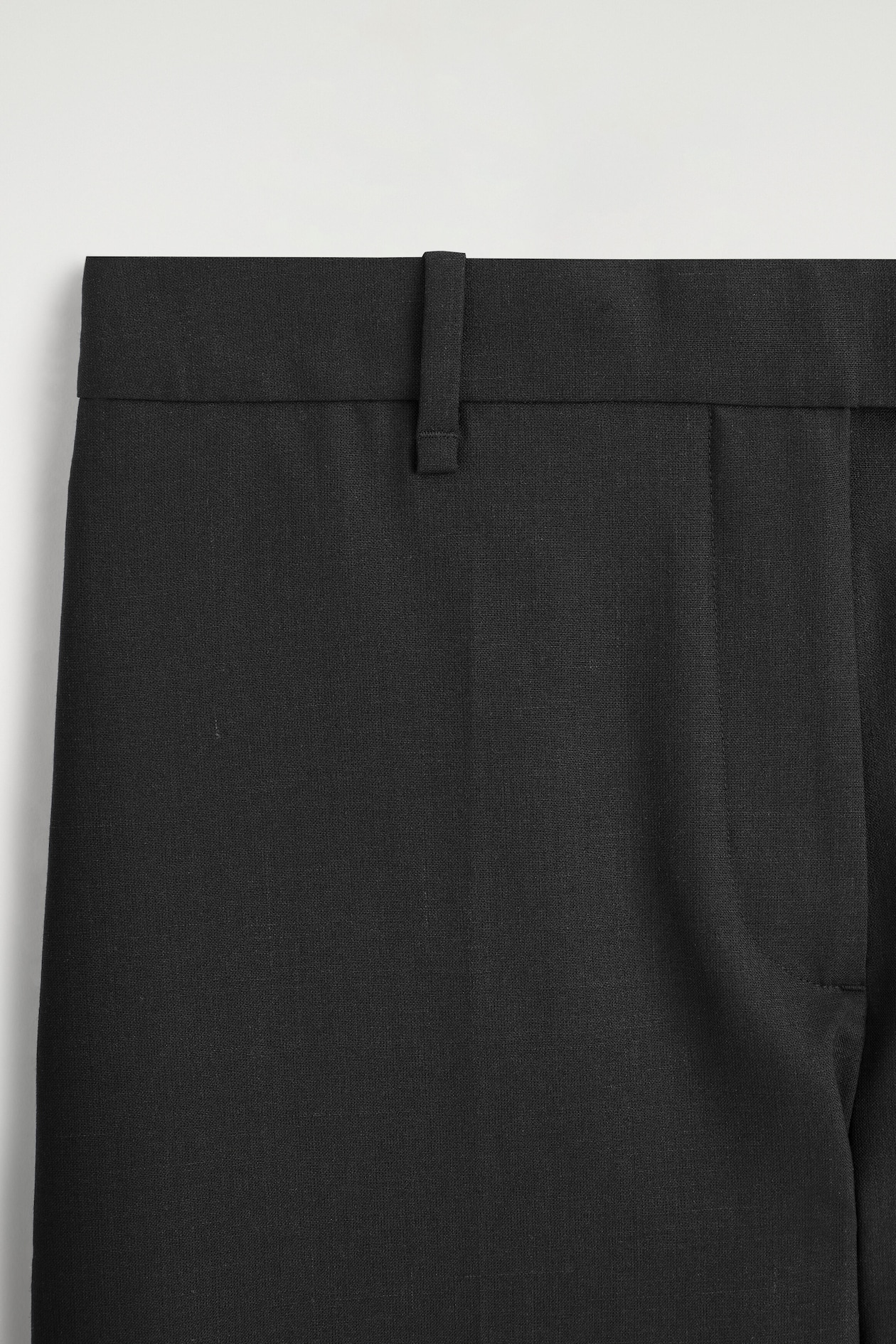 TAILORED BERMUDA SHORTS — BLACK