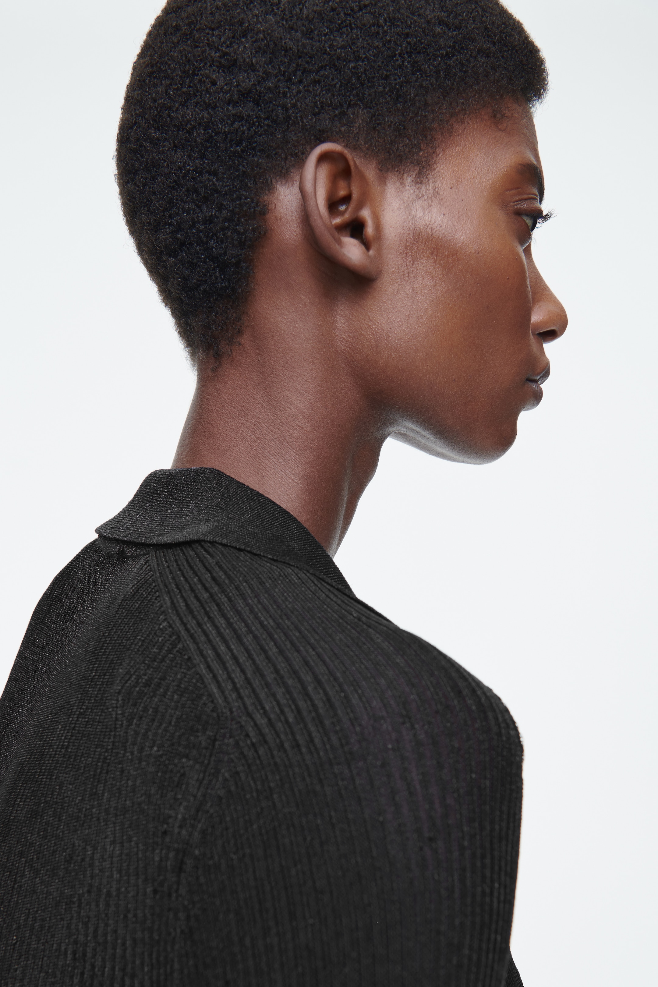 Agrandir l'image: POLO CÔTELÉ SCINTILLANT - NOIR - FEMME | H&M CH 5