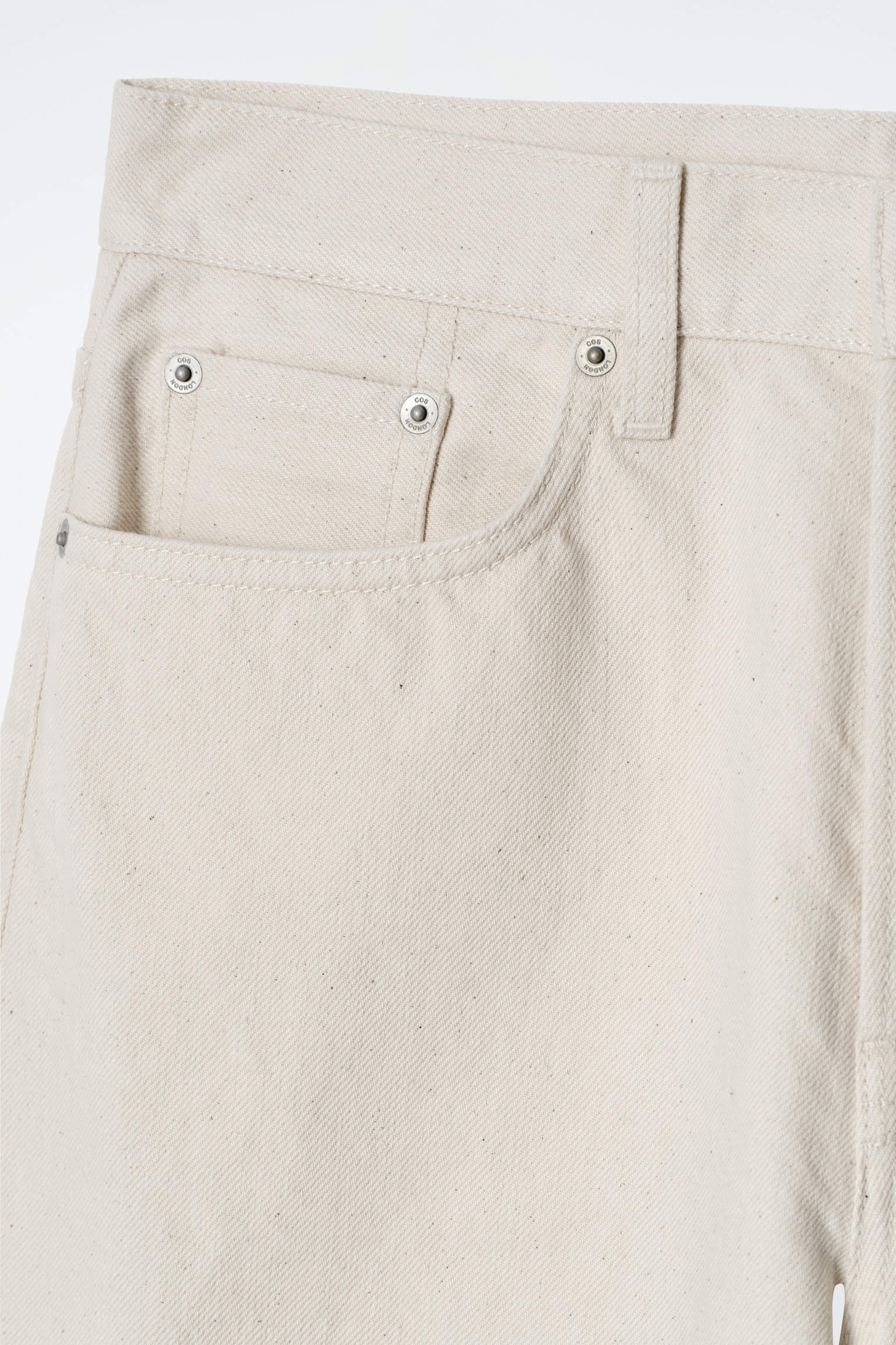 JEANS DE PERNA RETA COM DOBRA FACADE - CRU/Índigo Cru - 6