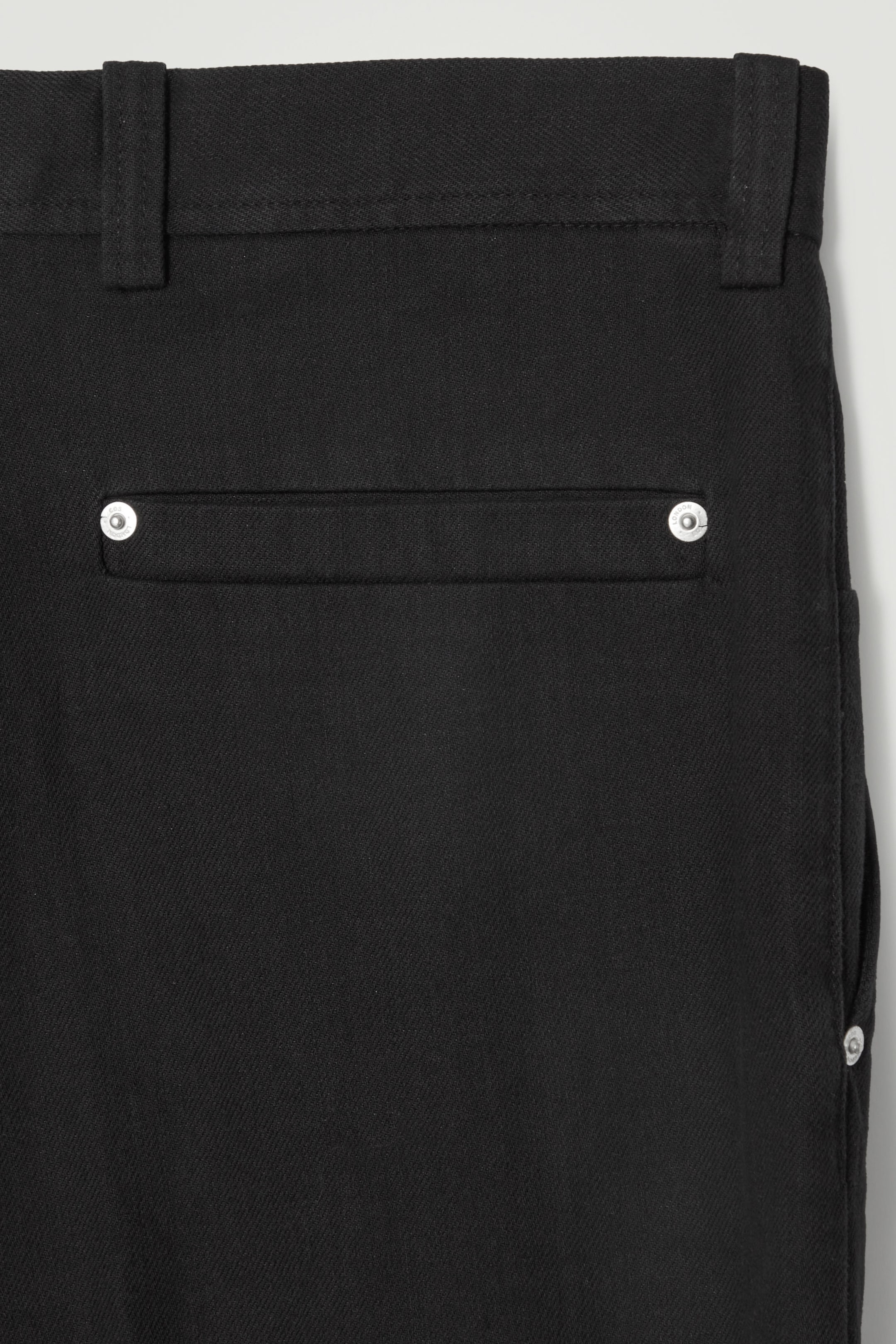 PLEATED WIDE-LEG DENIM PANTS