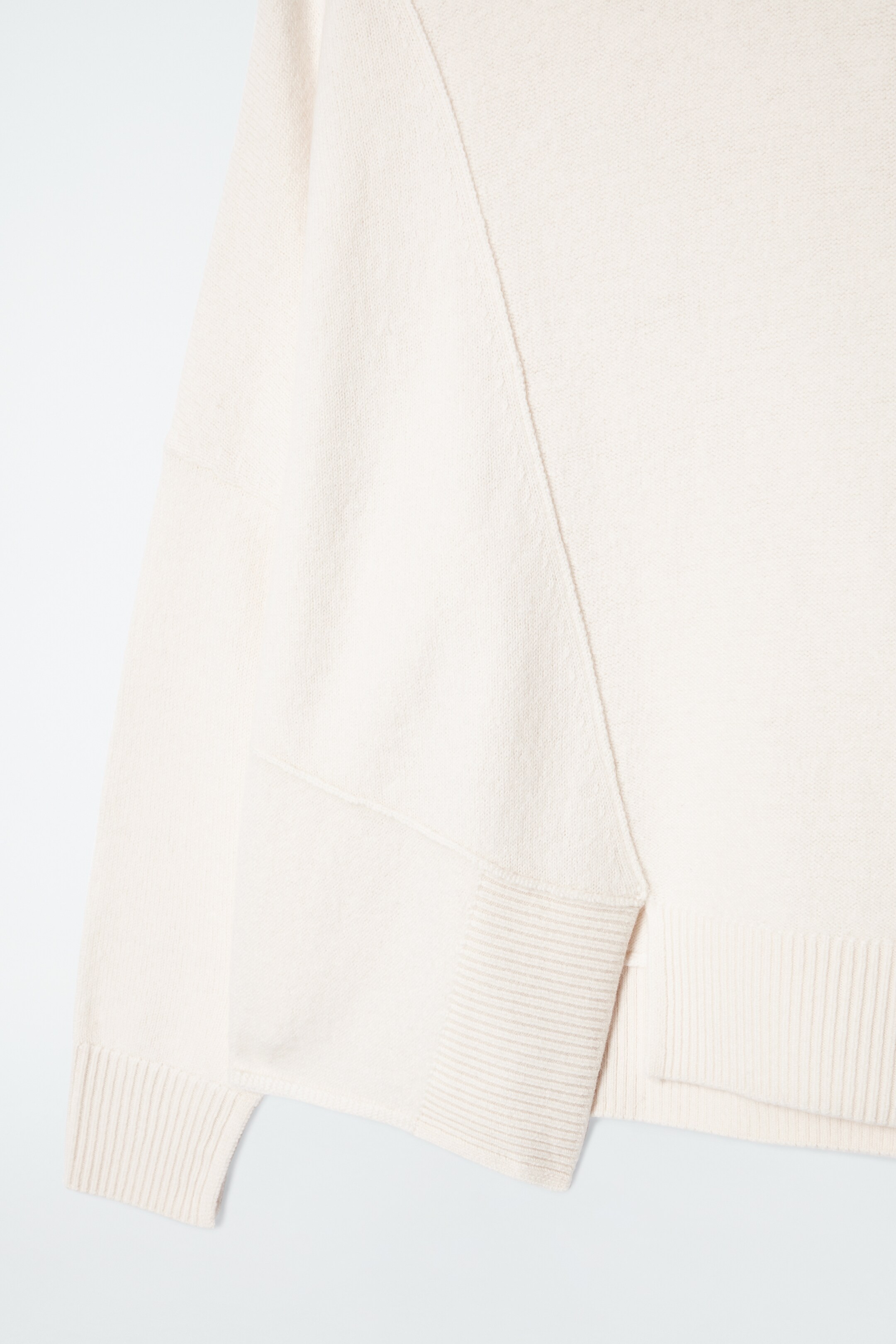 Agrandir l'image: PULL ASYMÉTRIQUE LAINE MÉRINOS - BLANC - FEMME | H&M CH 2