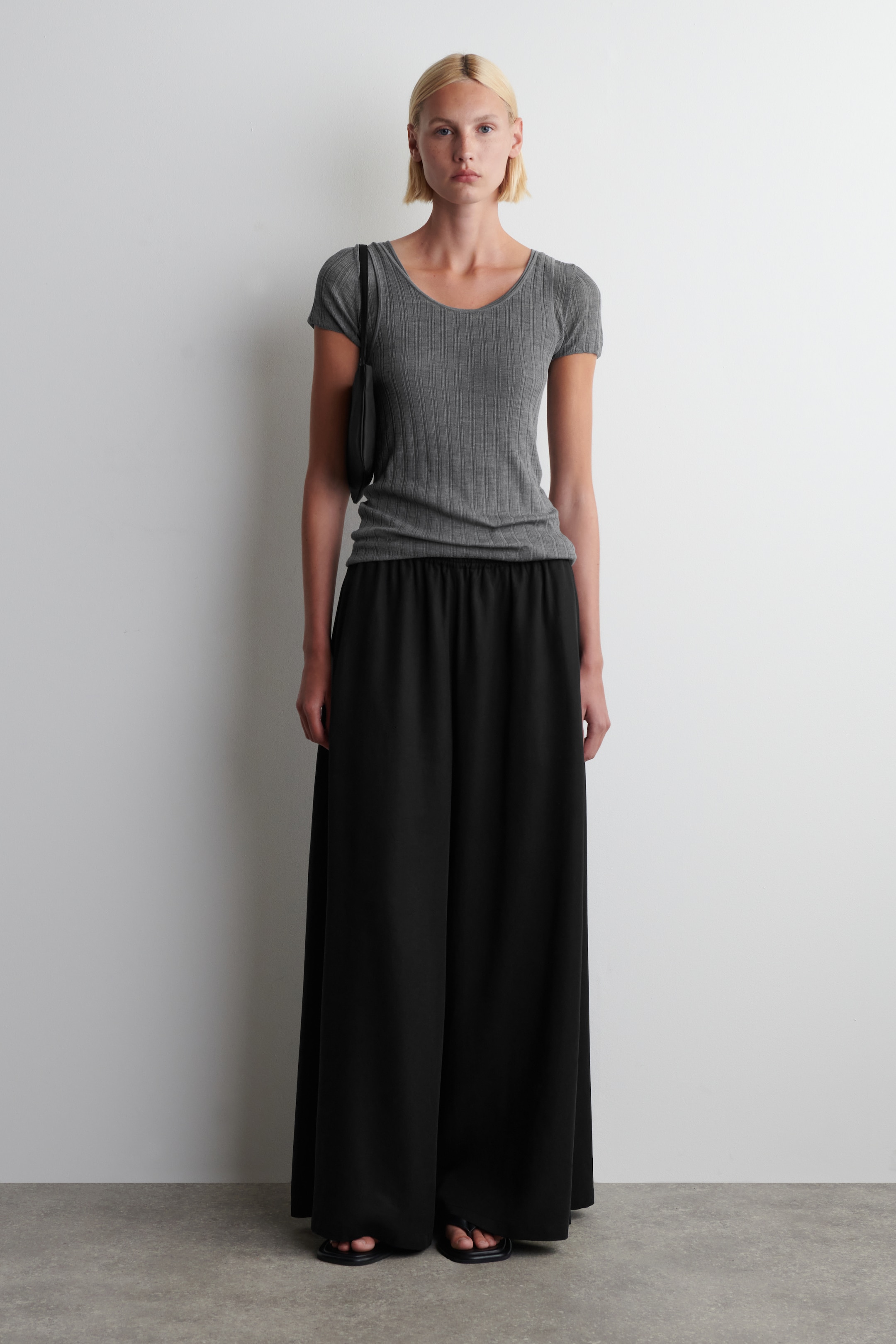 Ver imagen más grande: PANTALONES PALAZZO DE SARGA - NEGRO - MUJER | H&M ES 1