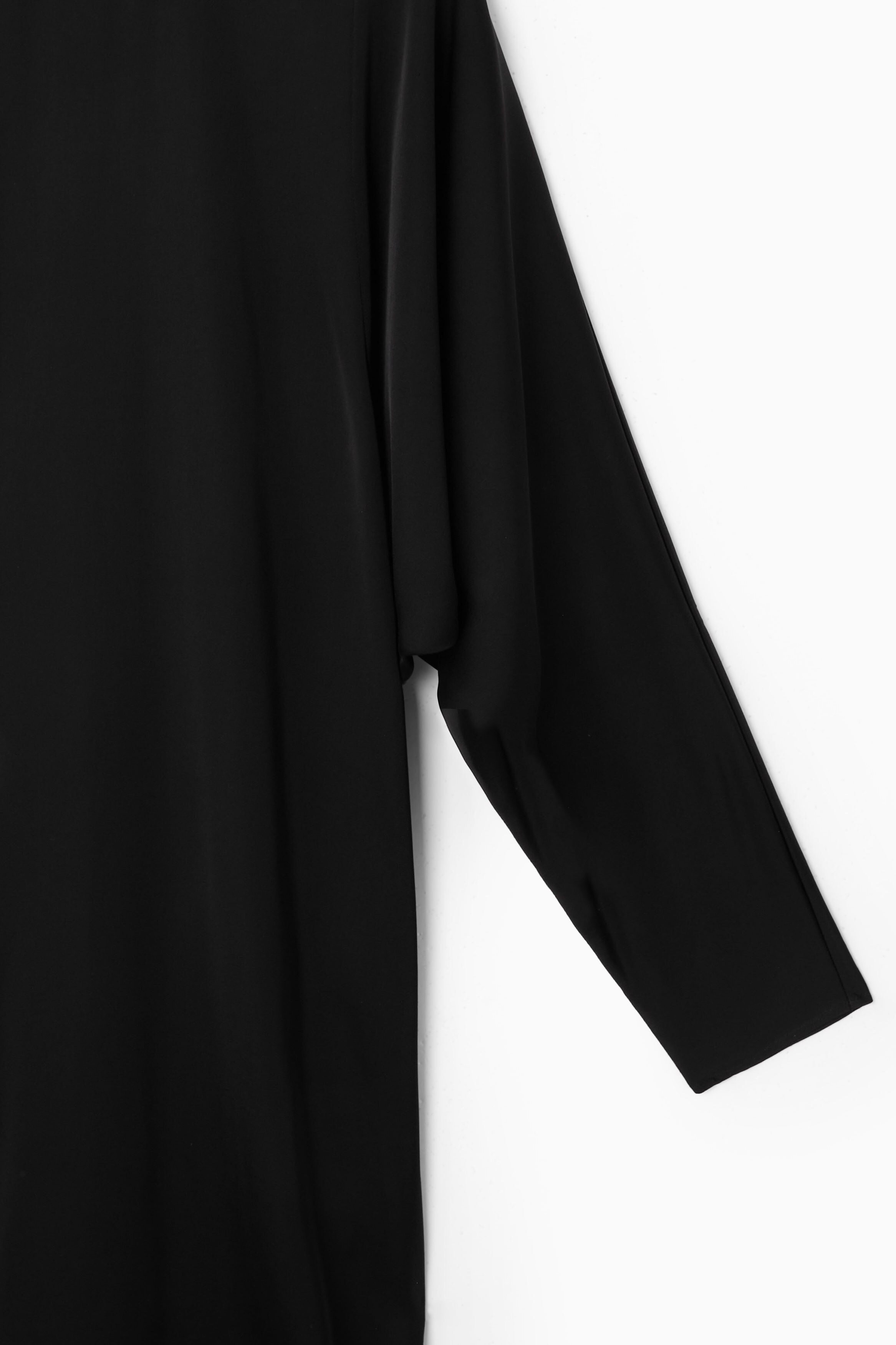 BATWING-SLEEVE SATIN SHIFT DRESS - BLACK | COS IE
