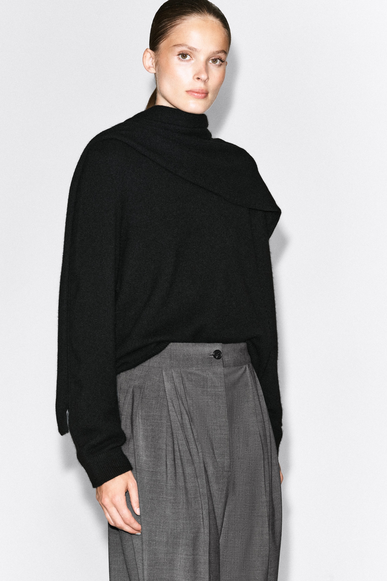 PLEATED WOOL-BLEND TAPERED TROUSERS — GREY MÉLANGE