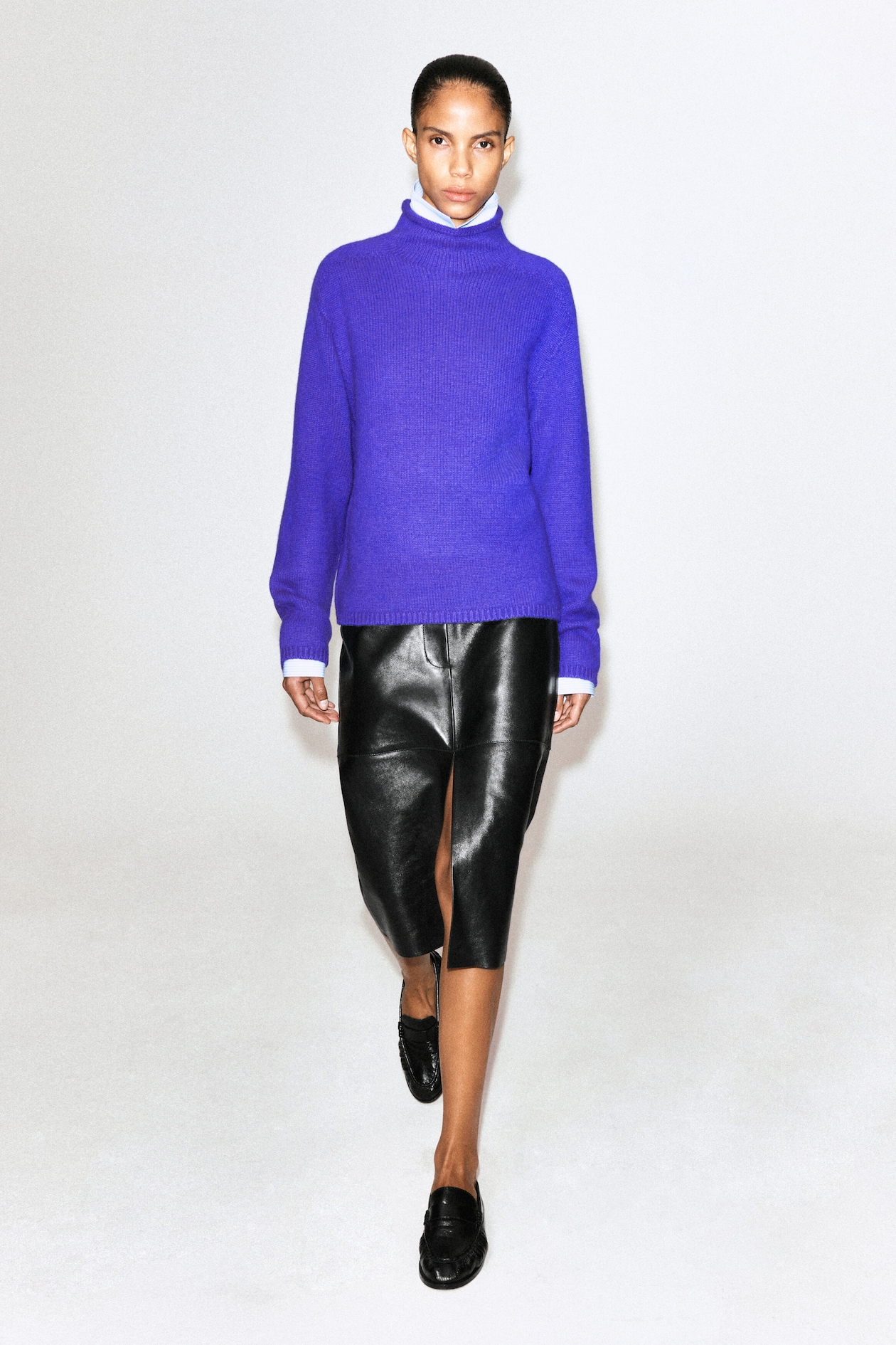 PURE CASHMERE MOCK-NECK SWEATER — PURPLE